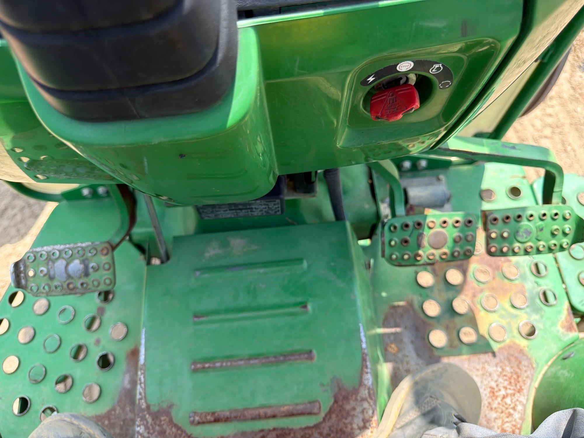 John Deere 5055E