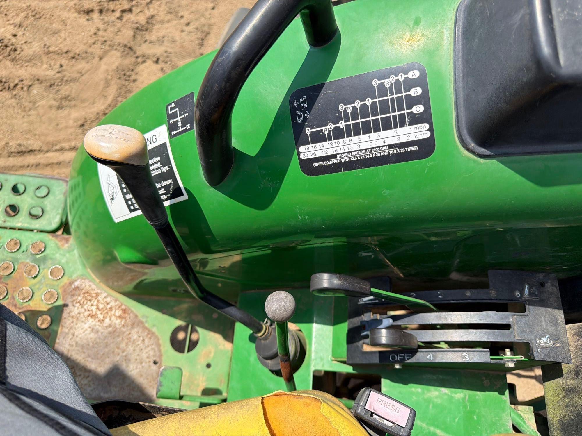 John Deere 5055E