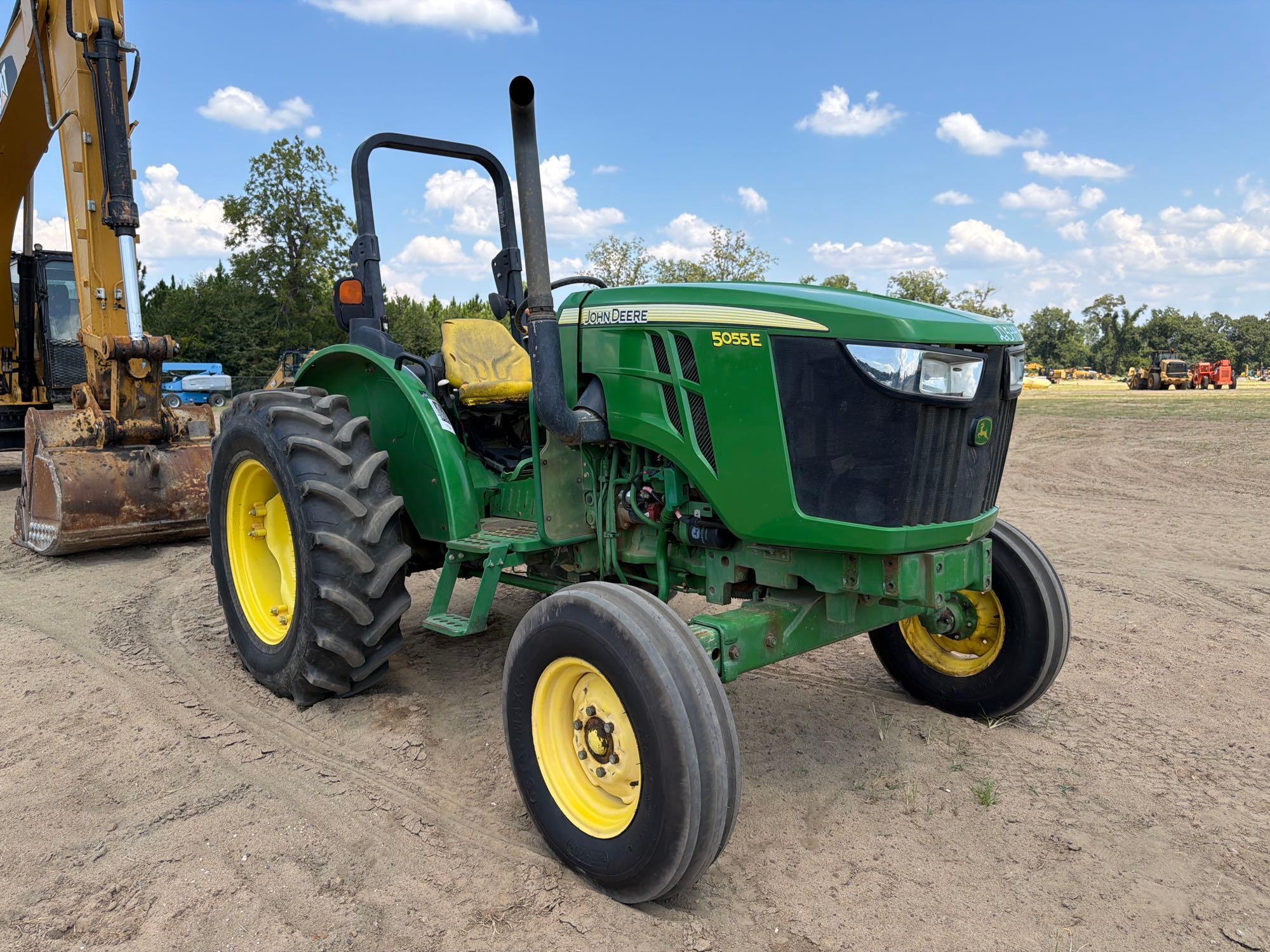John Deere 5055E
