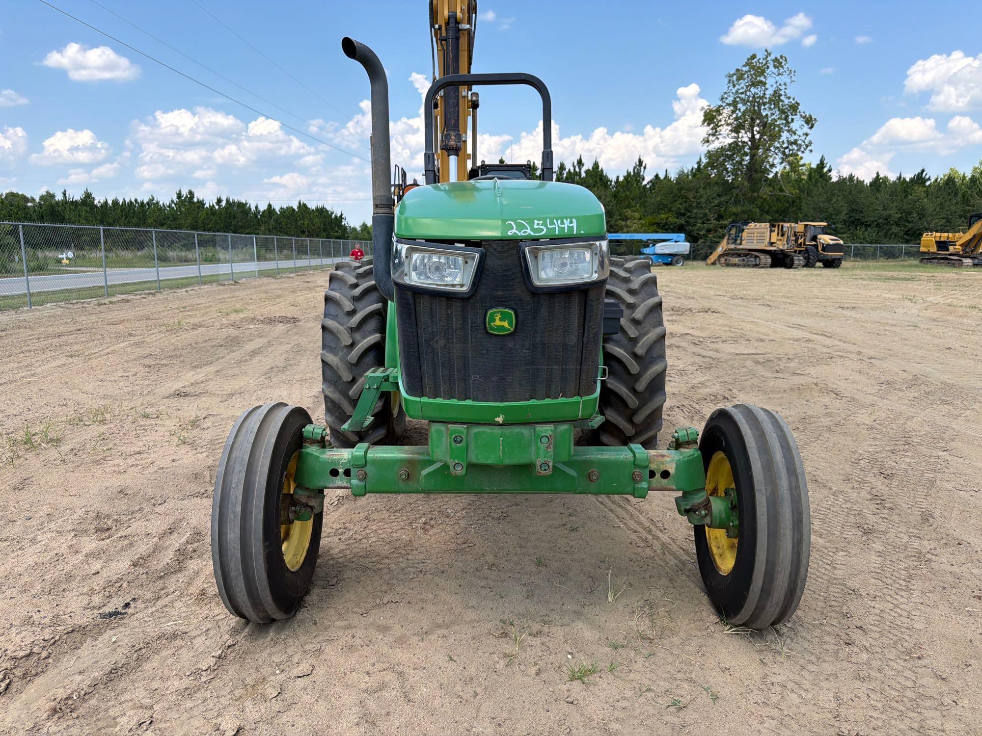 John Deere 5055E