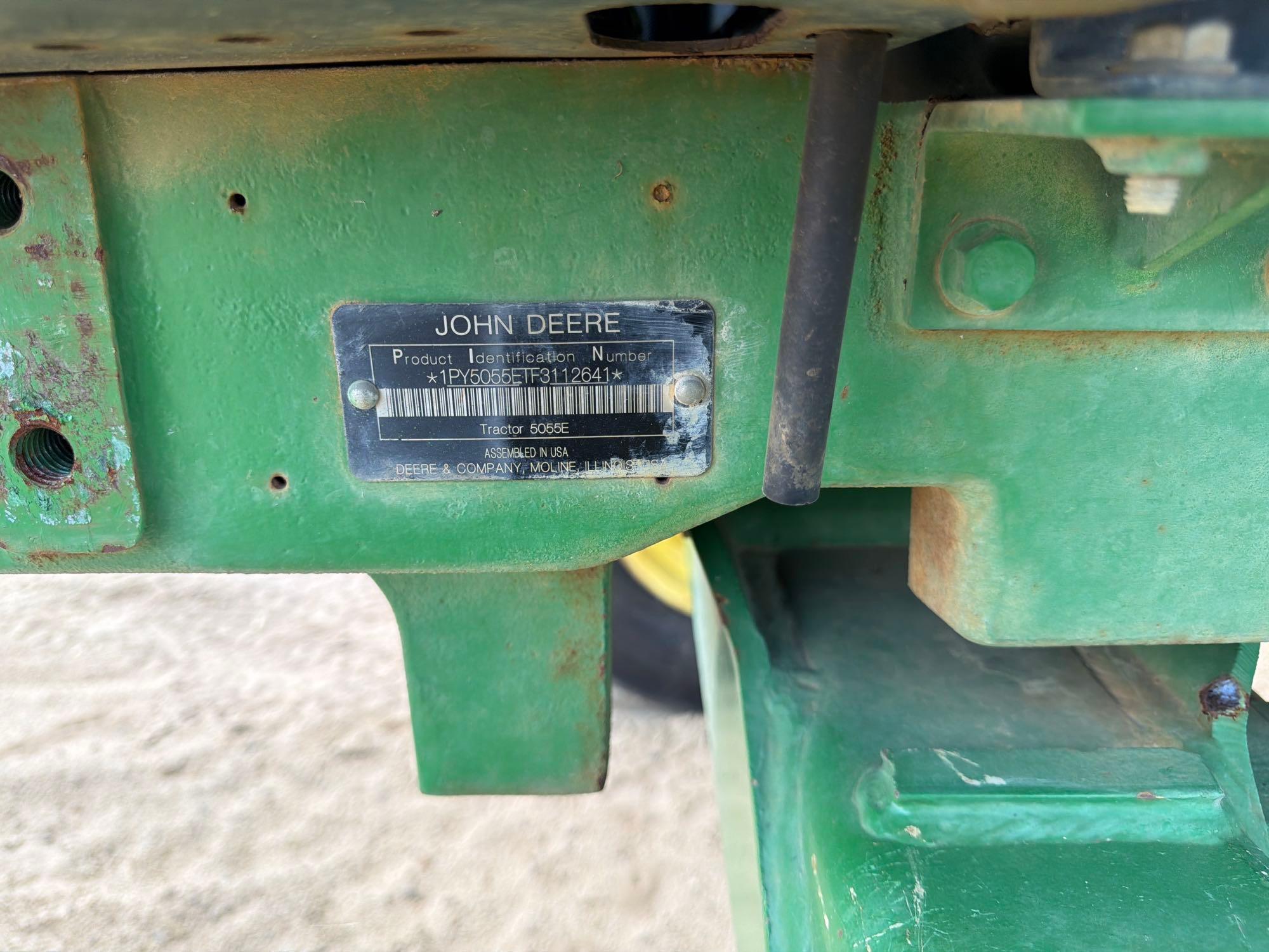 John Deere 5055E