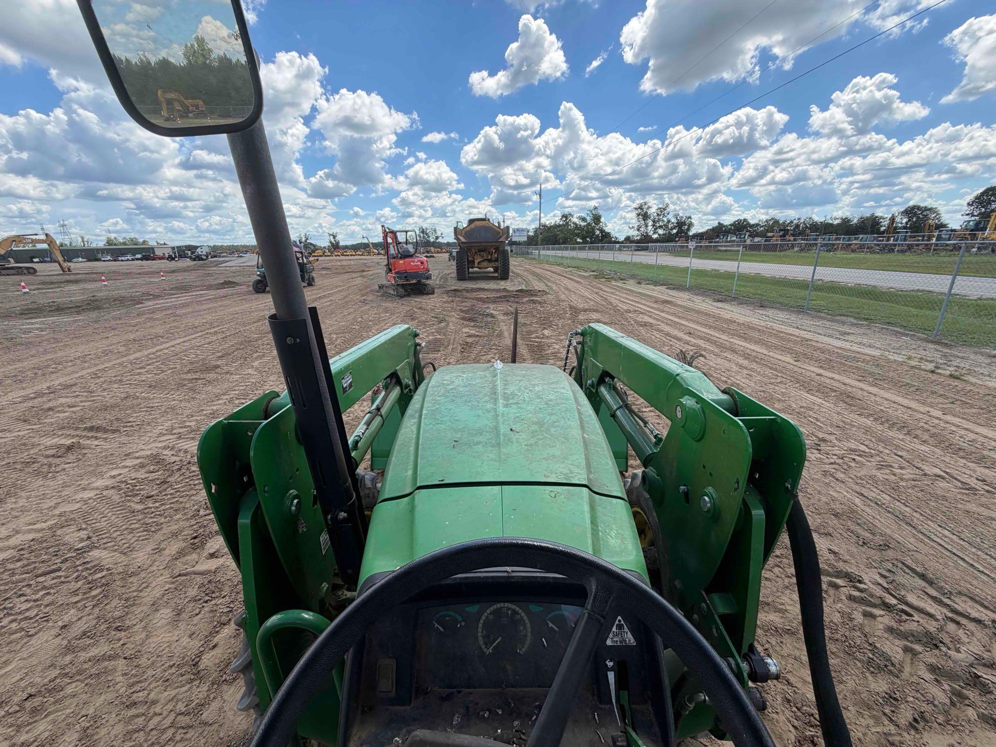 John Deere 5070