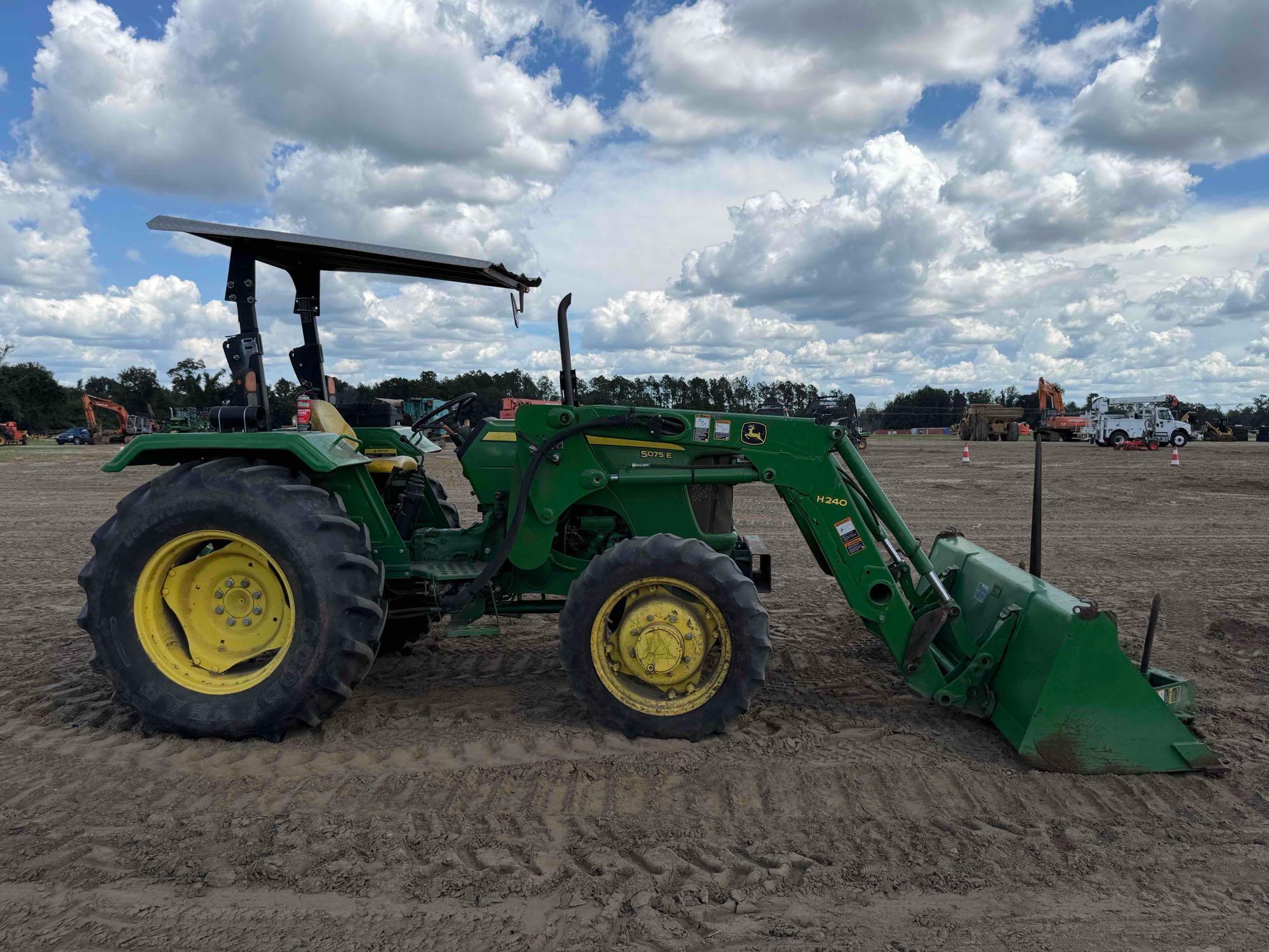 John Deere 5070