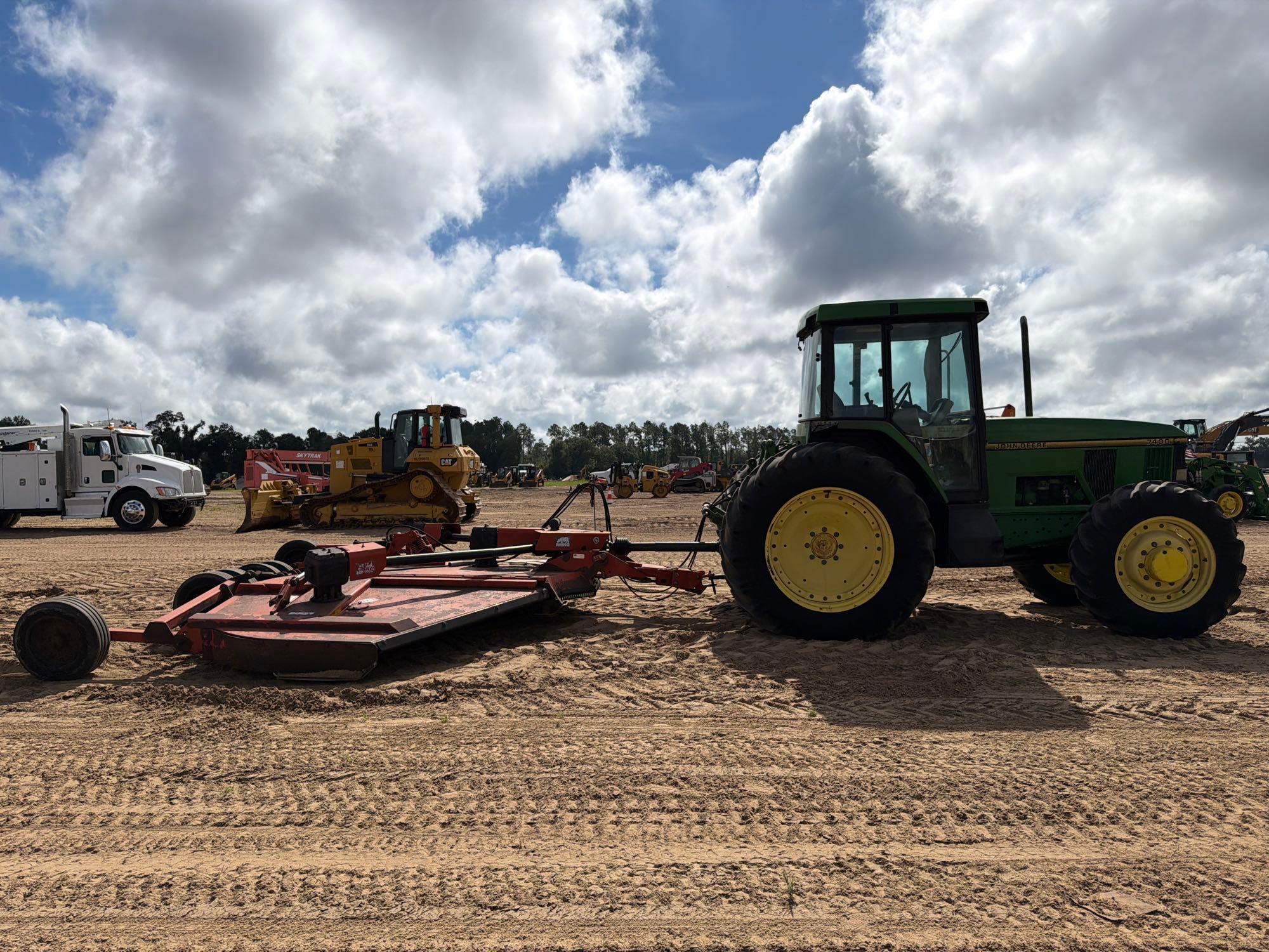 John Deere 7400