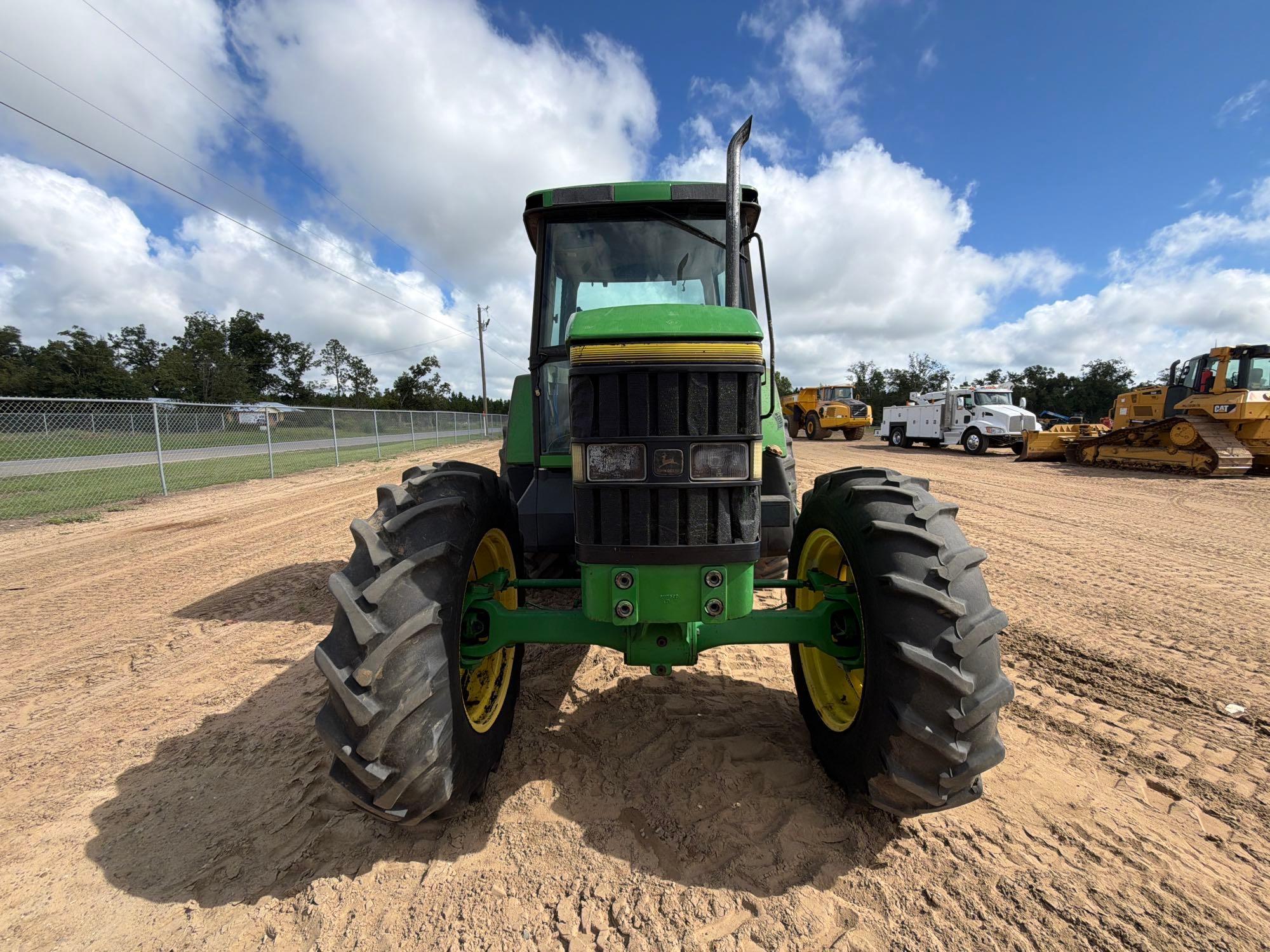 John Deere 7400