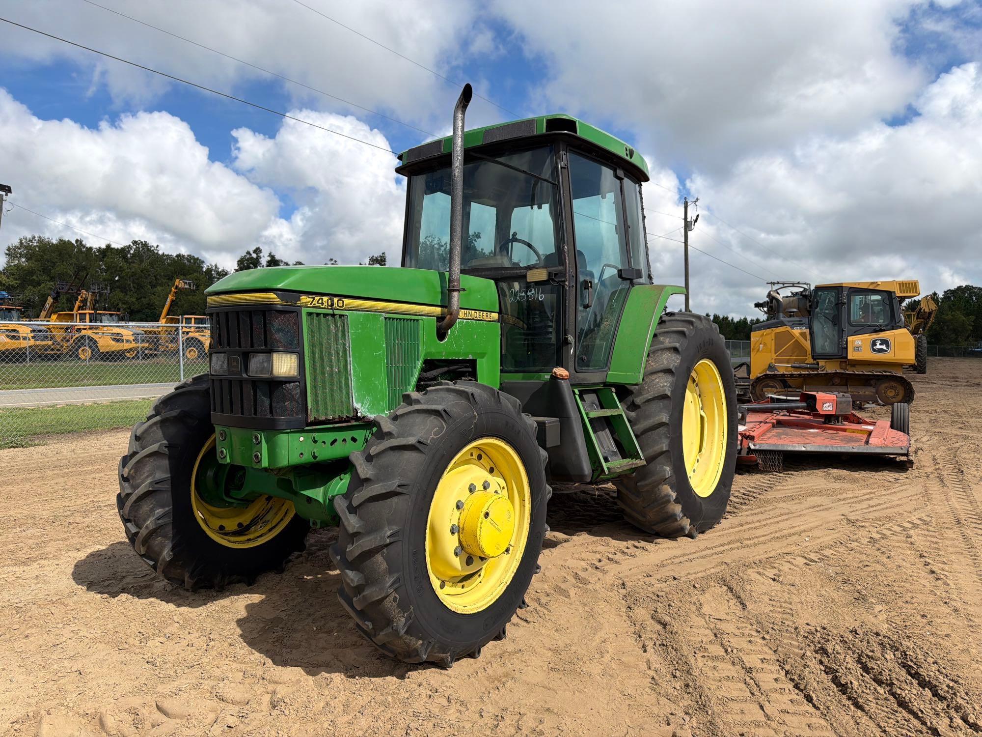 John Deere 7400