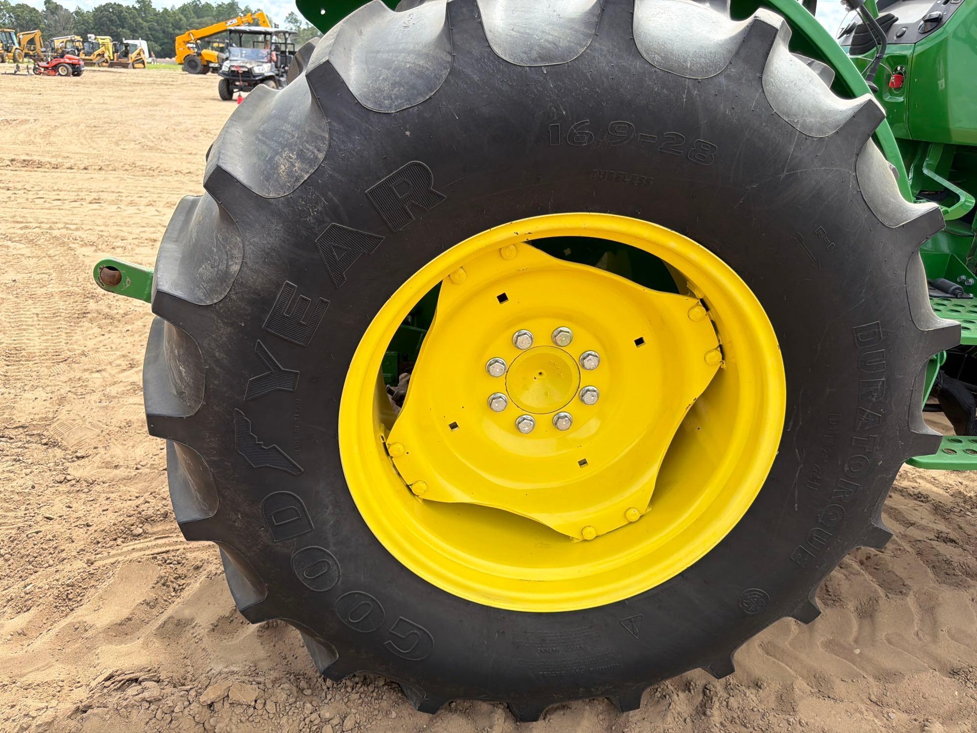 2015 John Deere 5055E