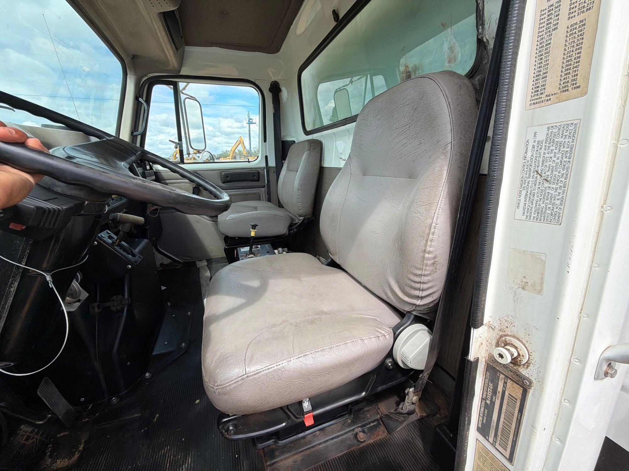 2000 International 4900 6X4