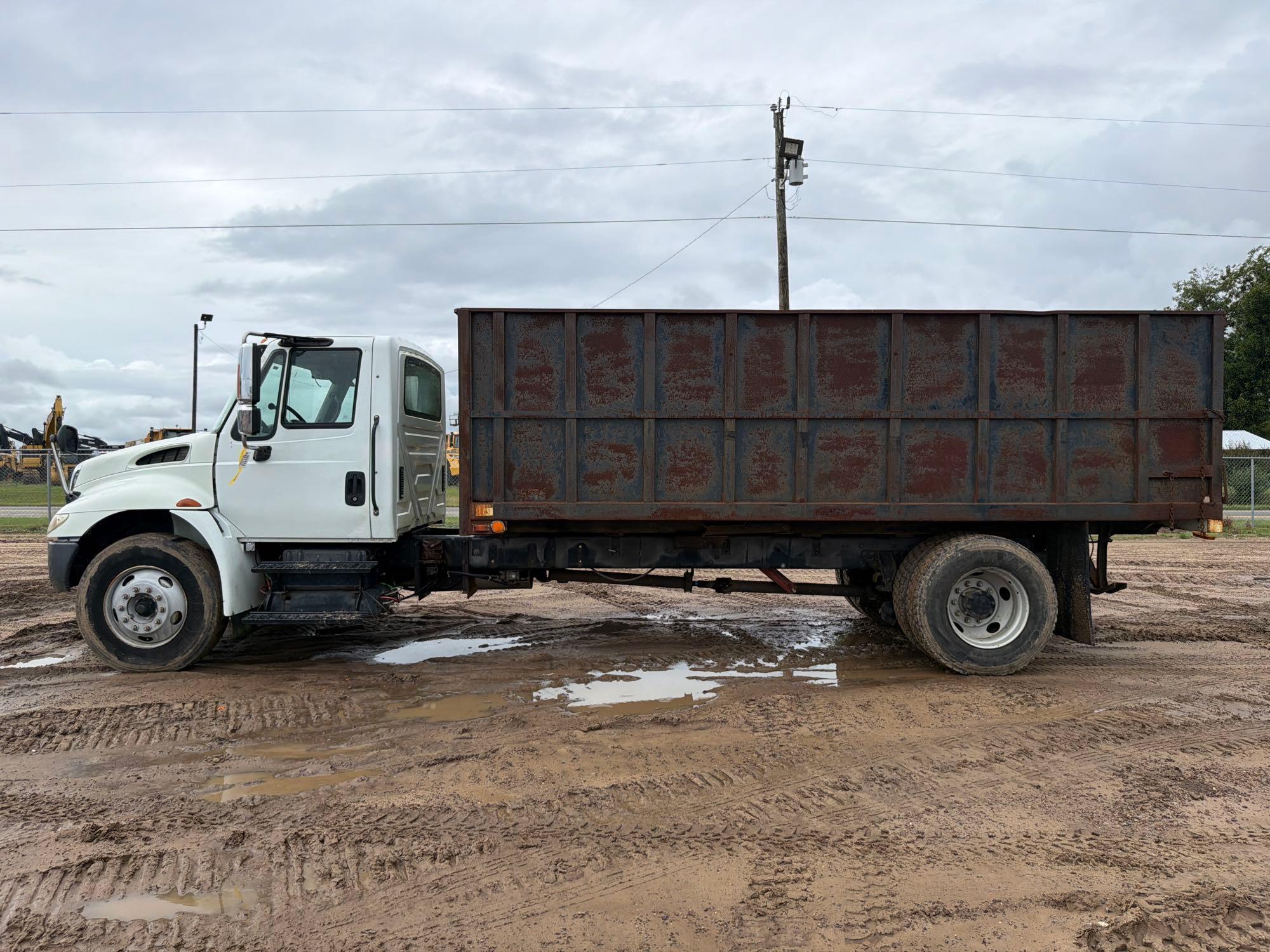 Photo of 2005 International 4400 SBA 4x2