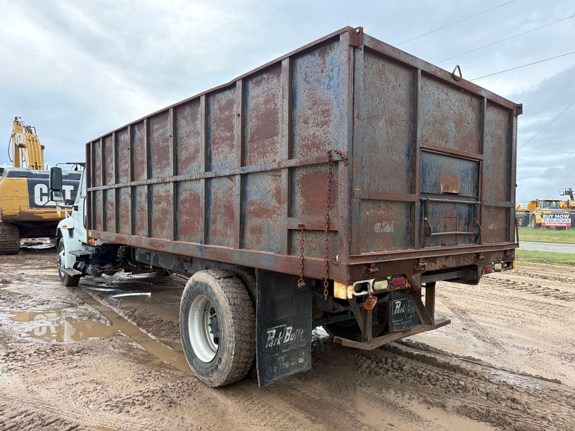 2005 International 4400 SBA 4X2