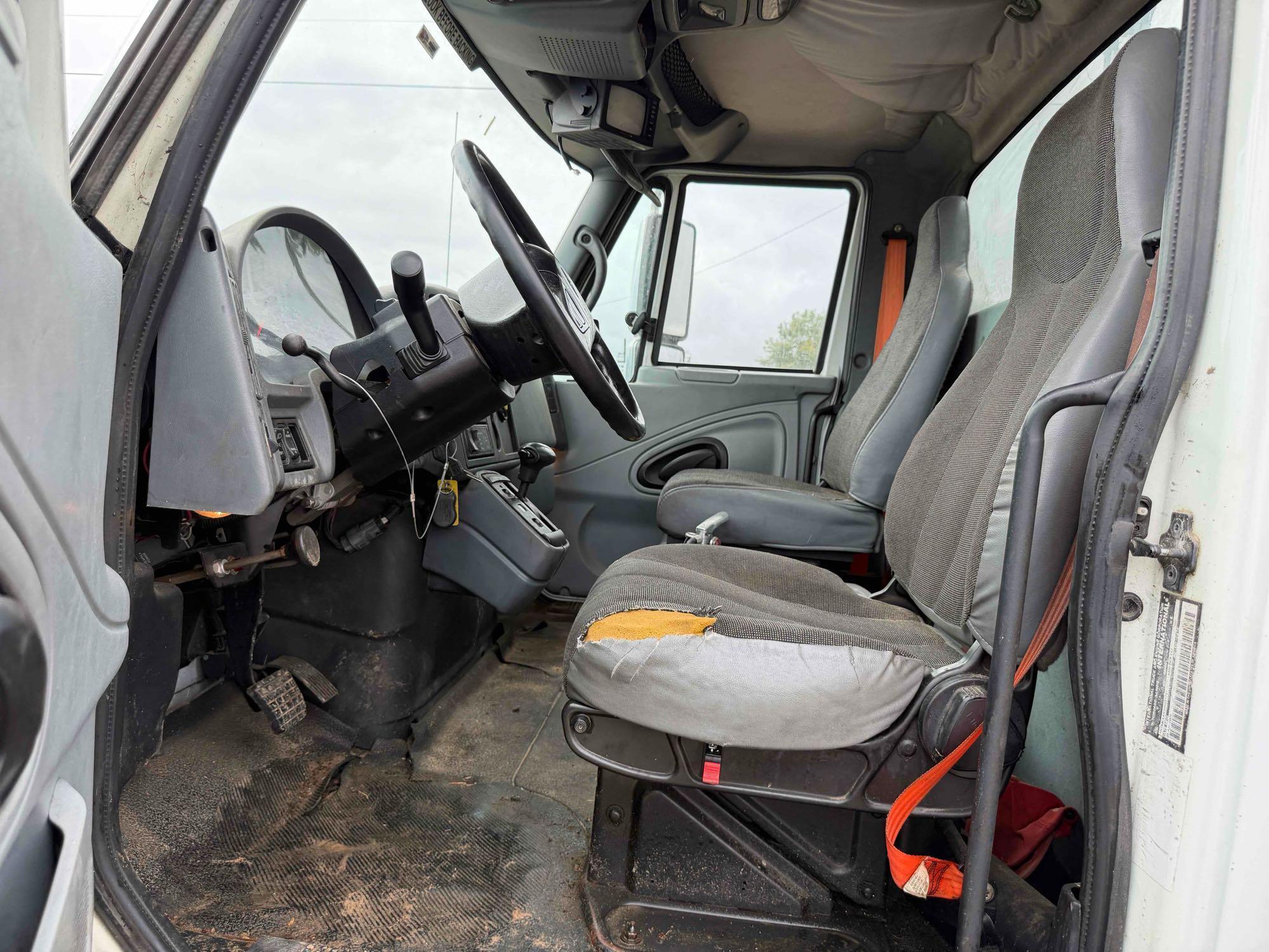 2005 International 4400 SBA 4X2