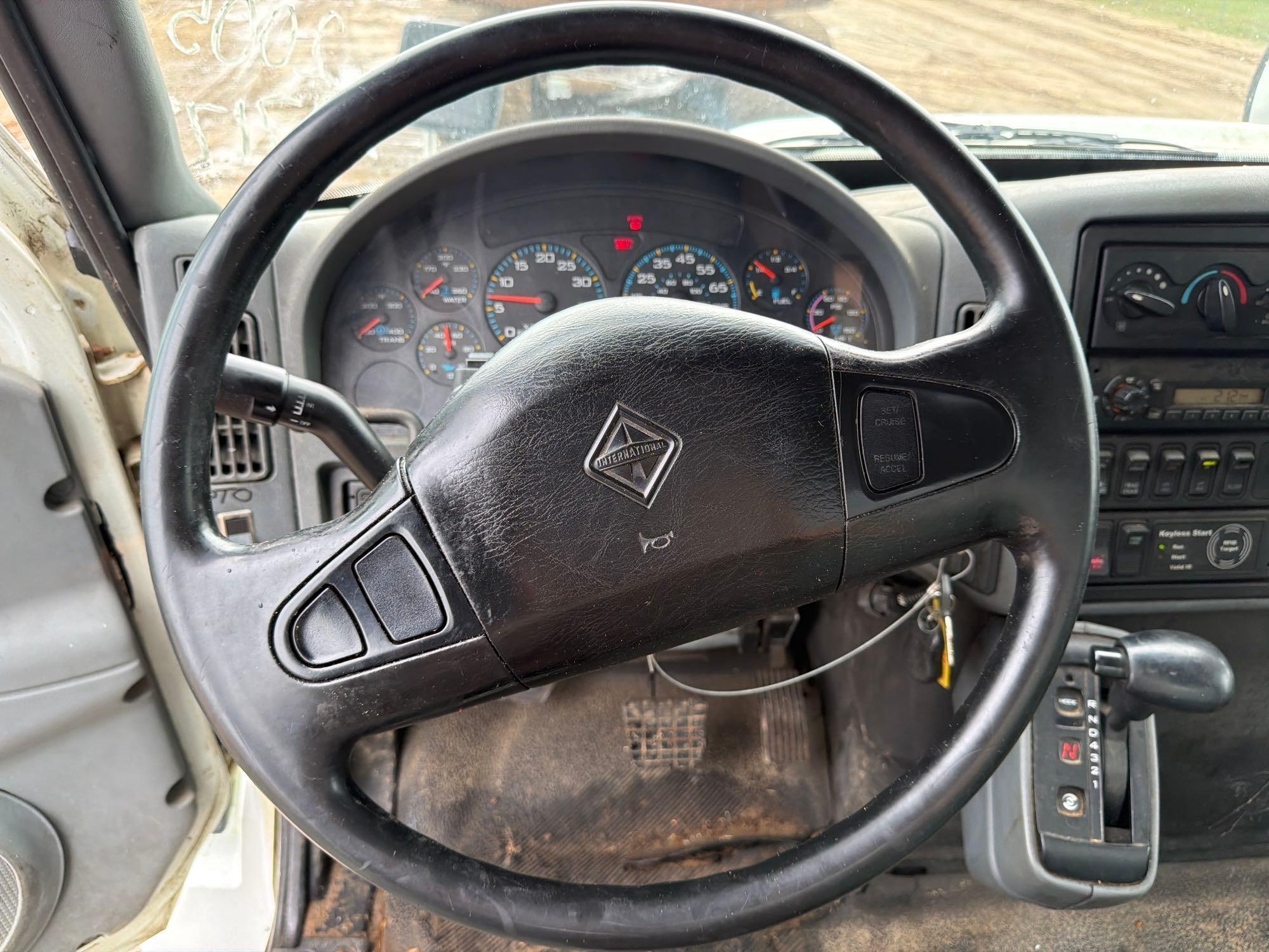 2005 International 4400 SBA 4X2