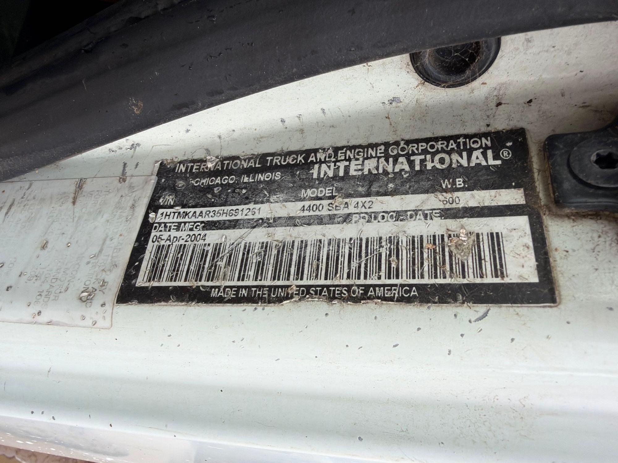 2005 International 4400 SBA 4X2