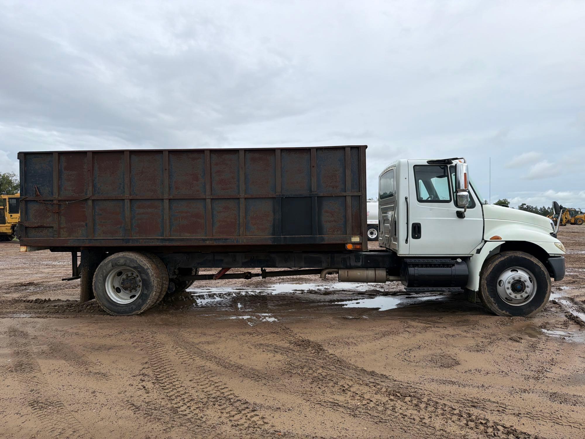 2005 International 4400 SBA 4X2