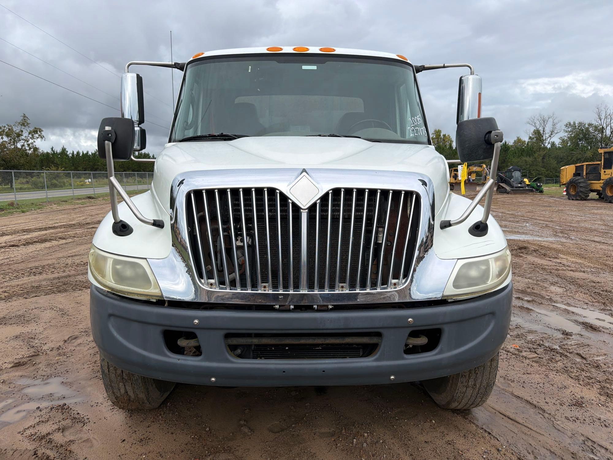2005 International 4400 SBA 4X2