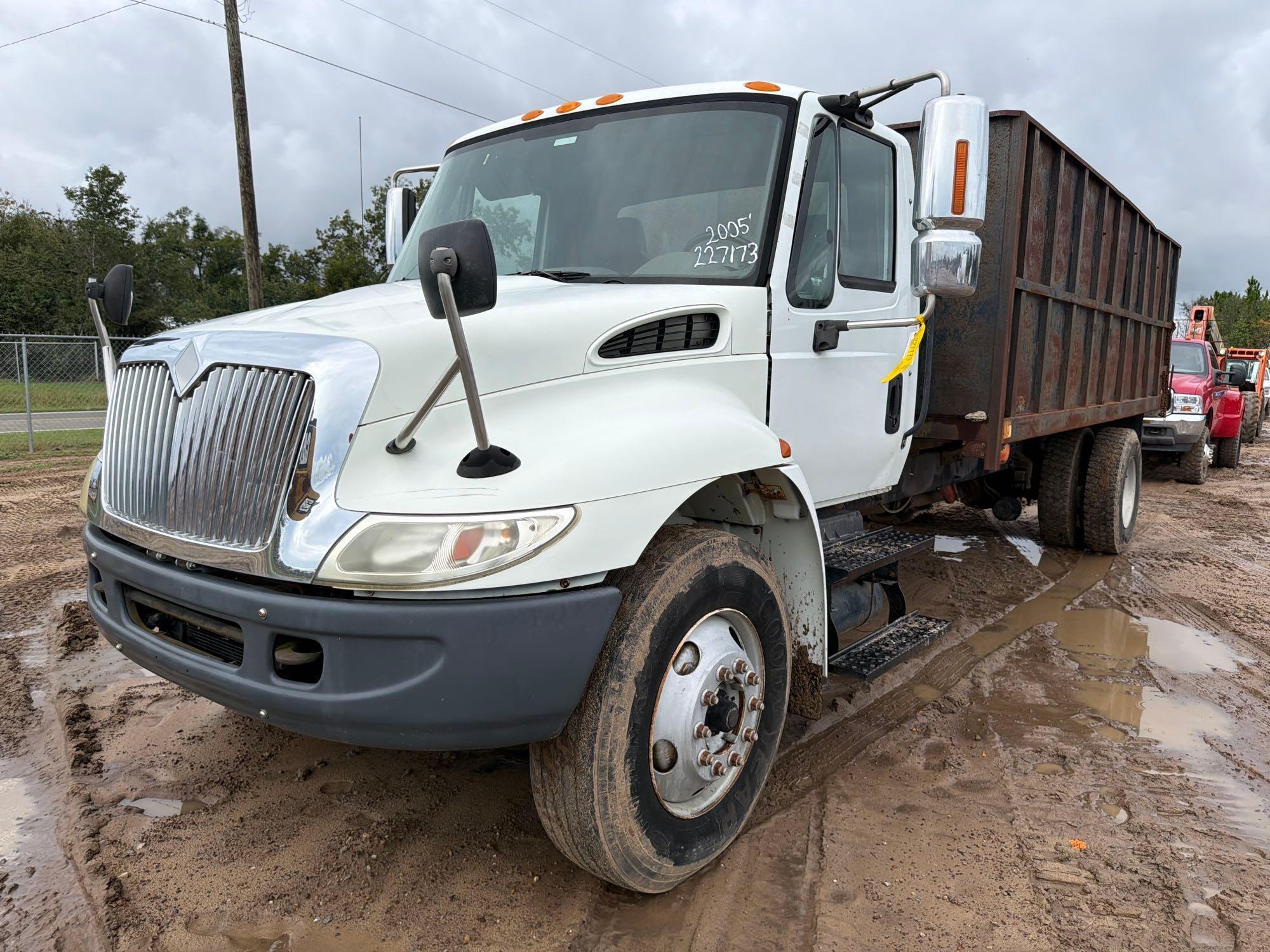2005 International 4400 SBA 4X2