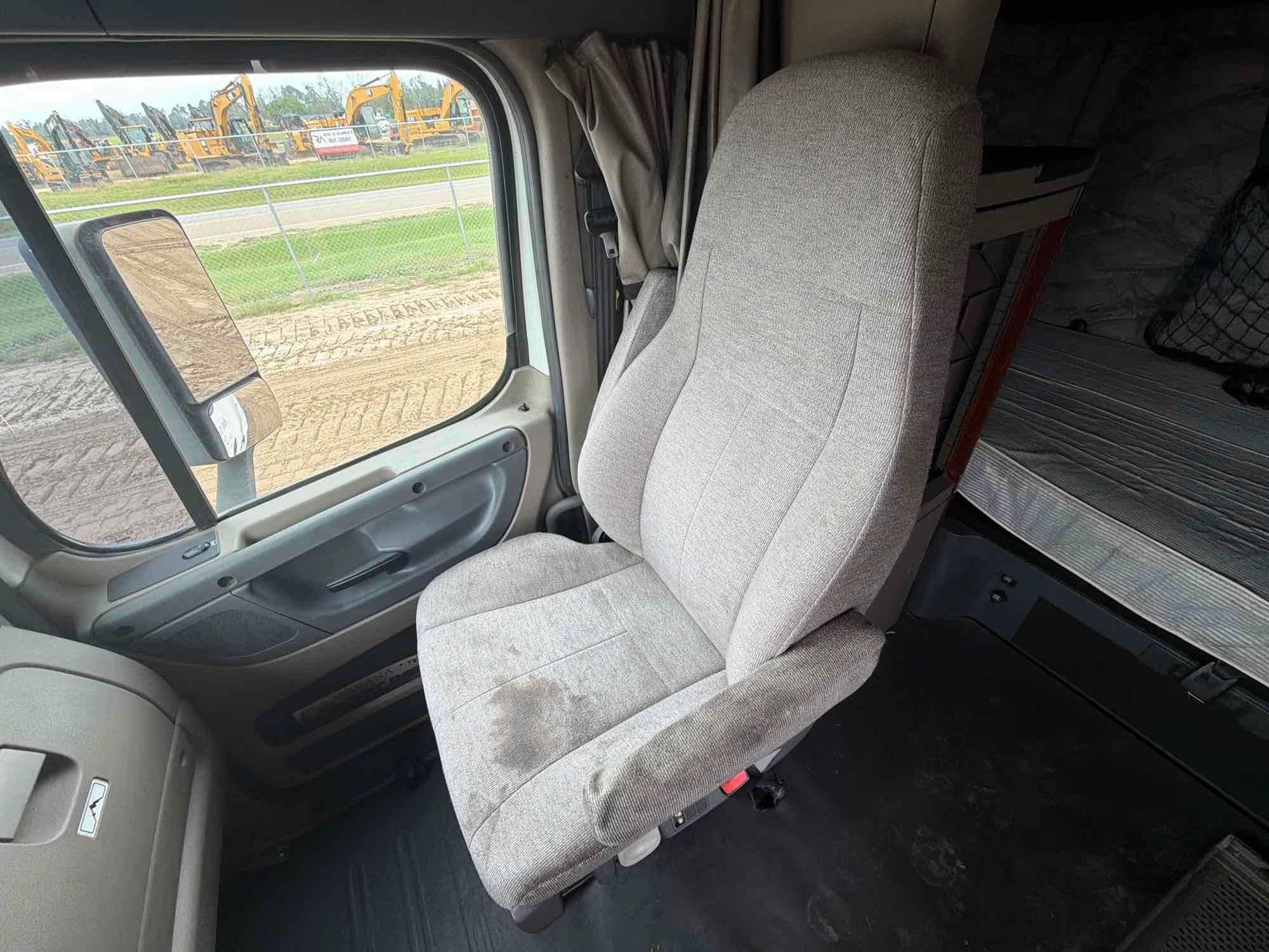2016 Freightliner CASCADIA