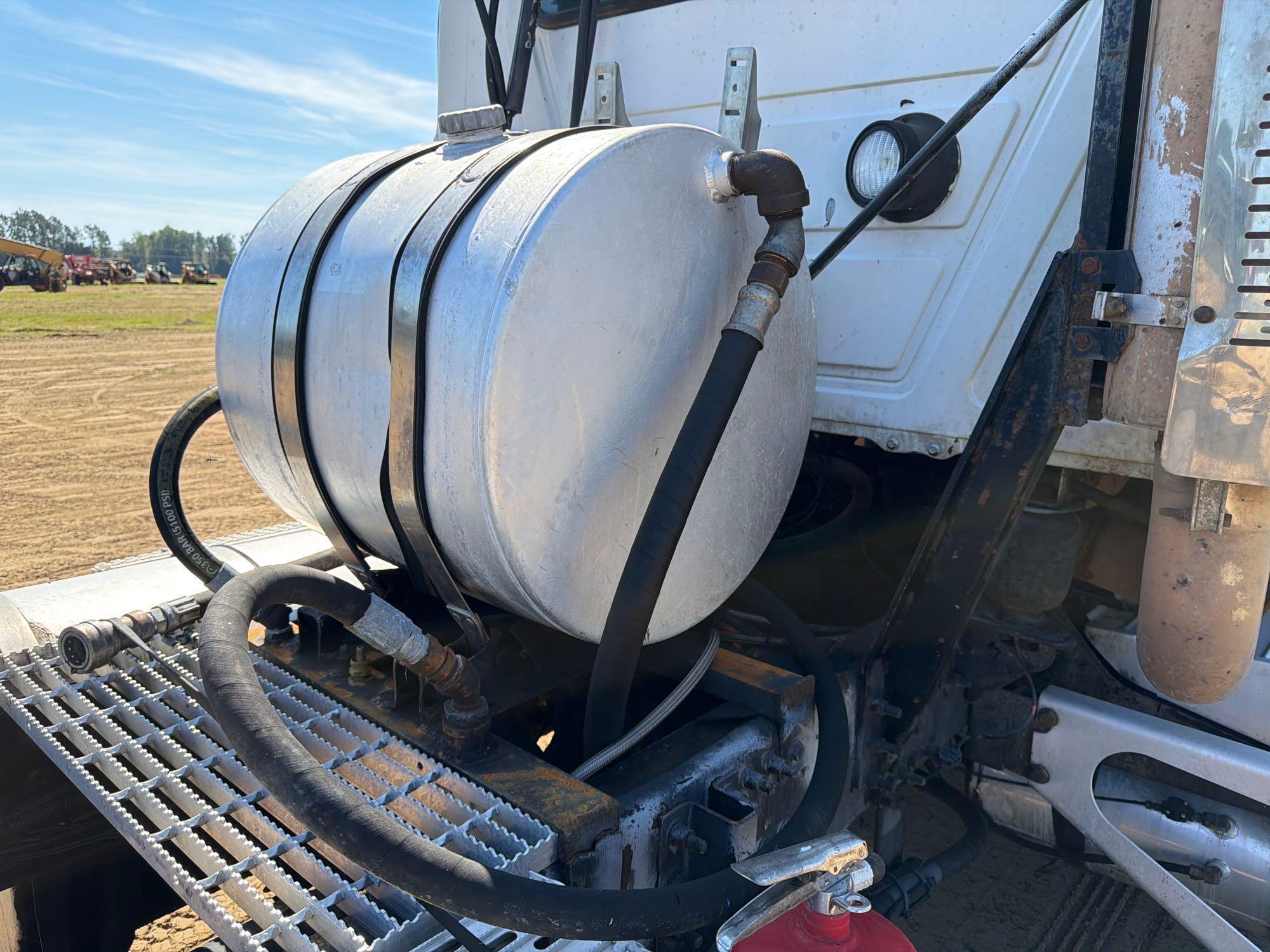 2006 Mack 613