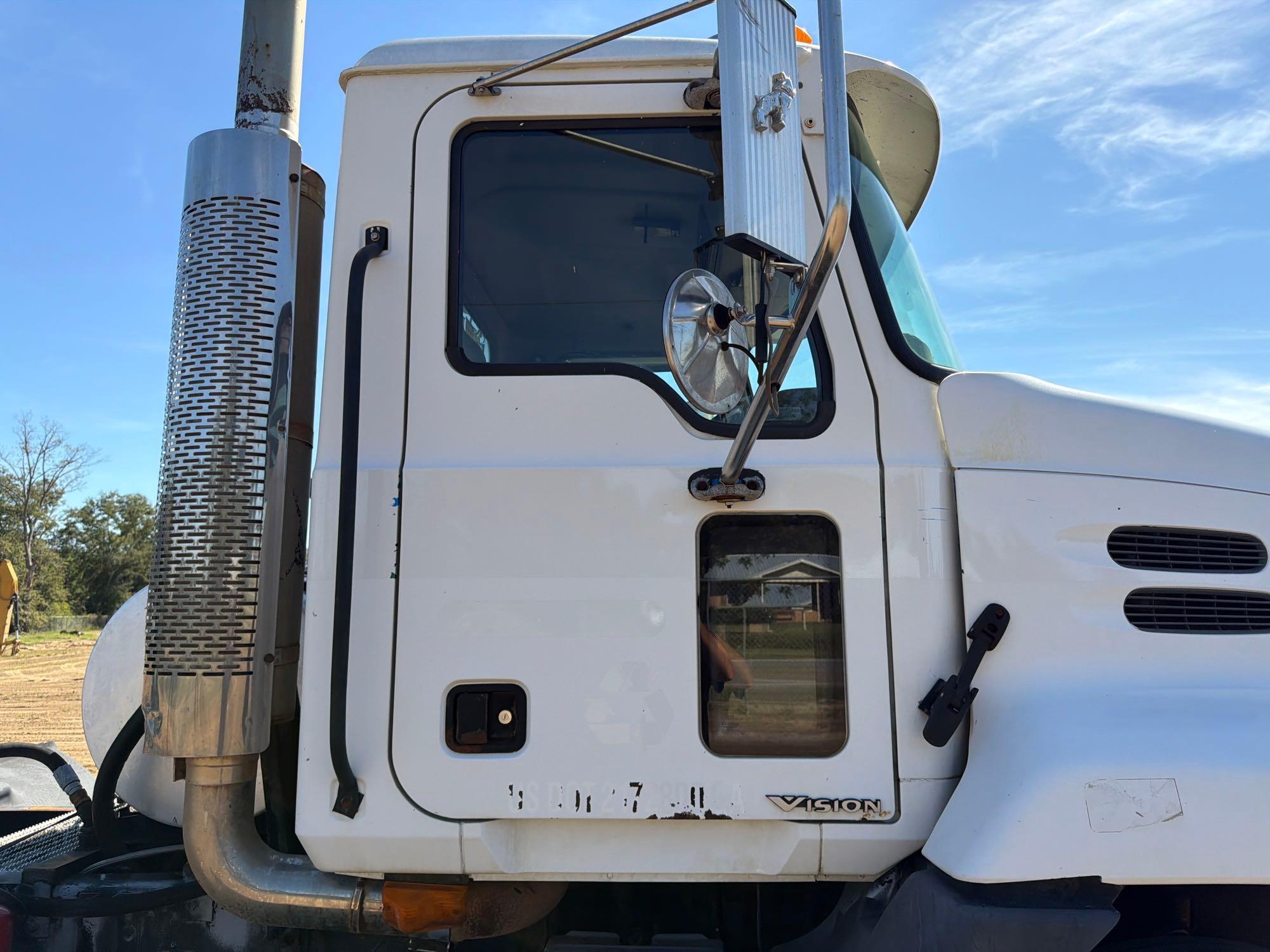2006 Mack 613