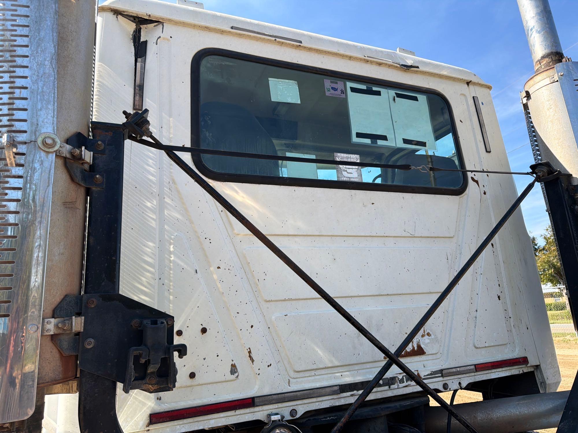 2001 Mack 613