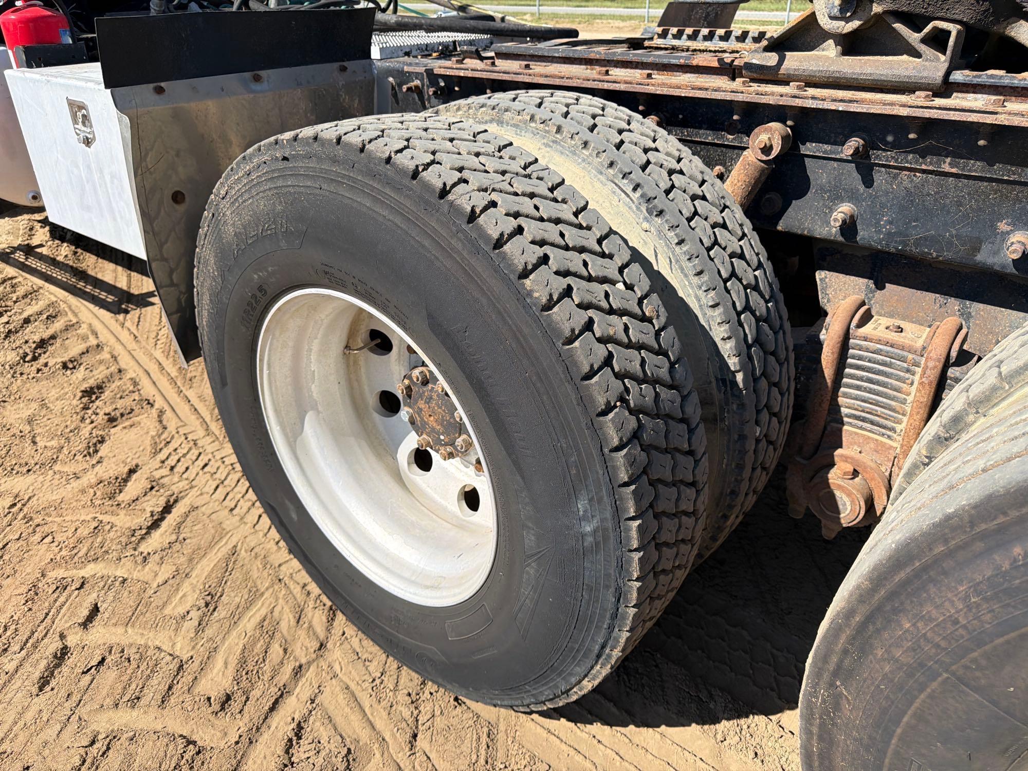 2001 Mack 613