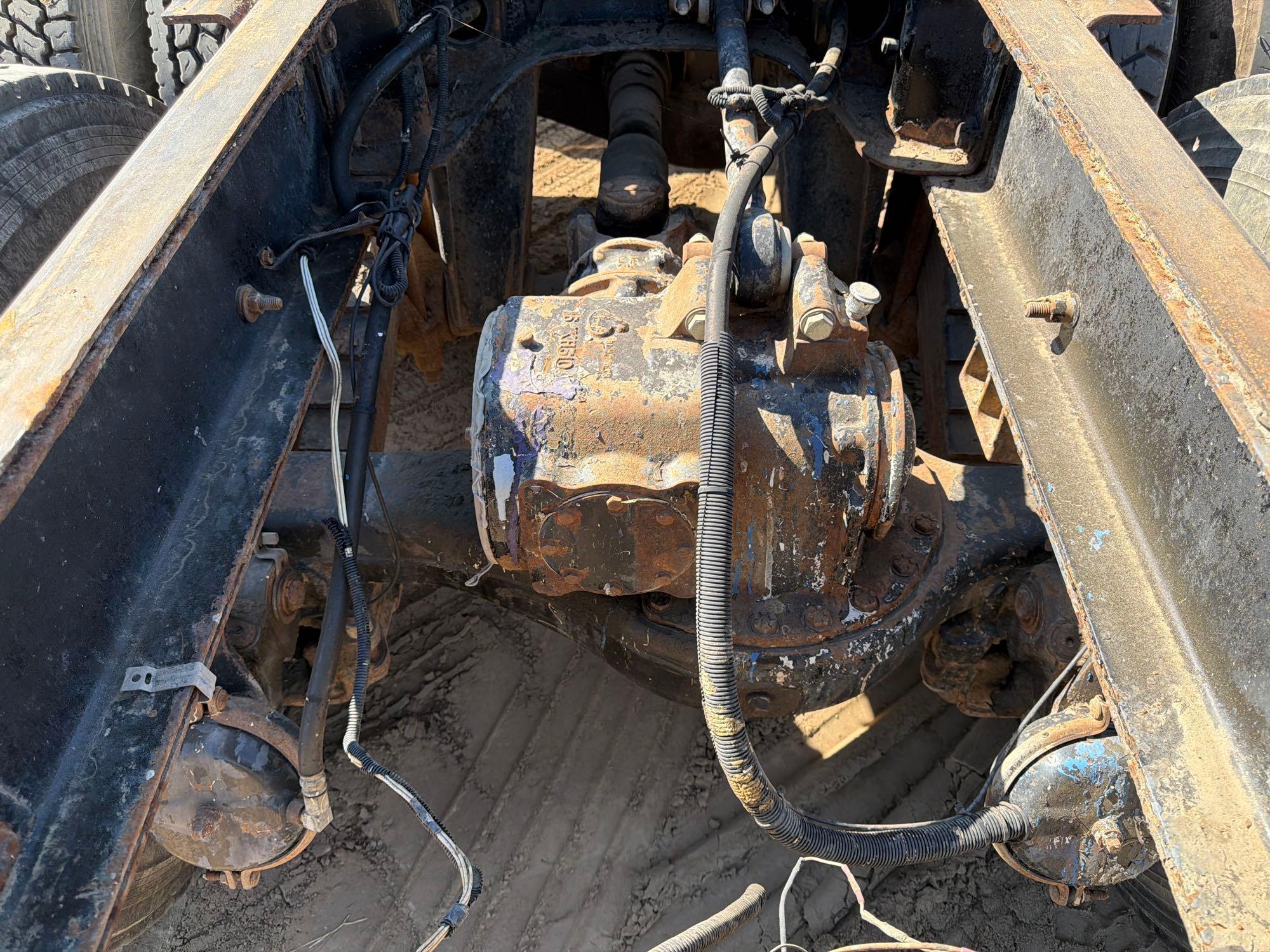 2001 Mack 613