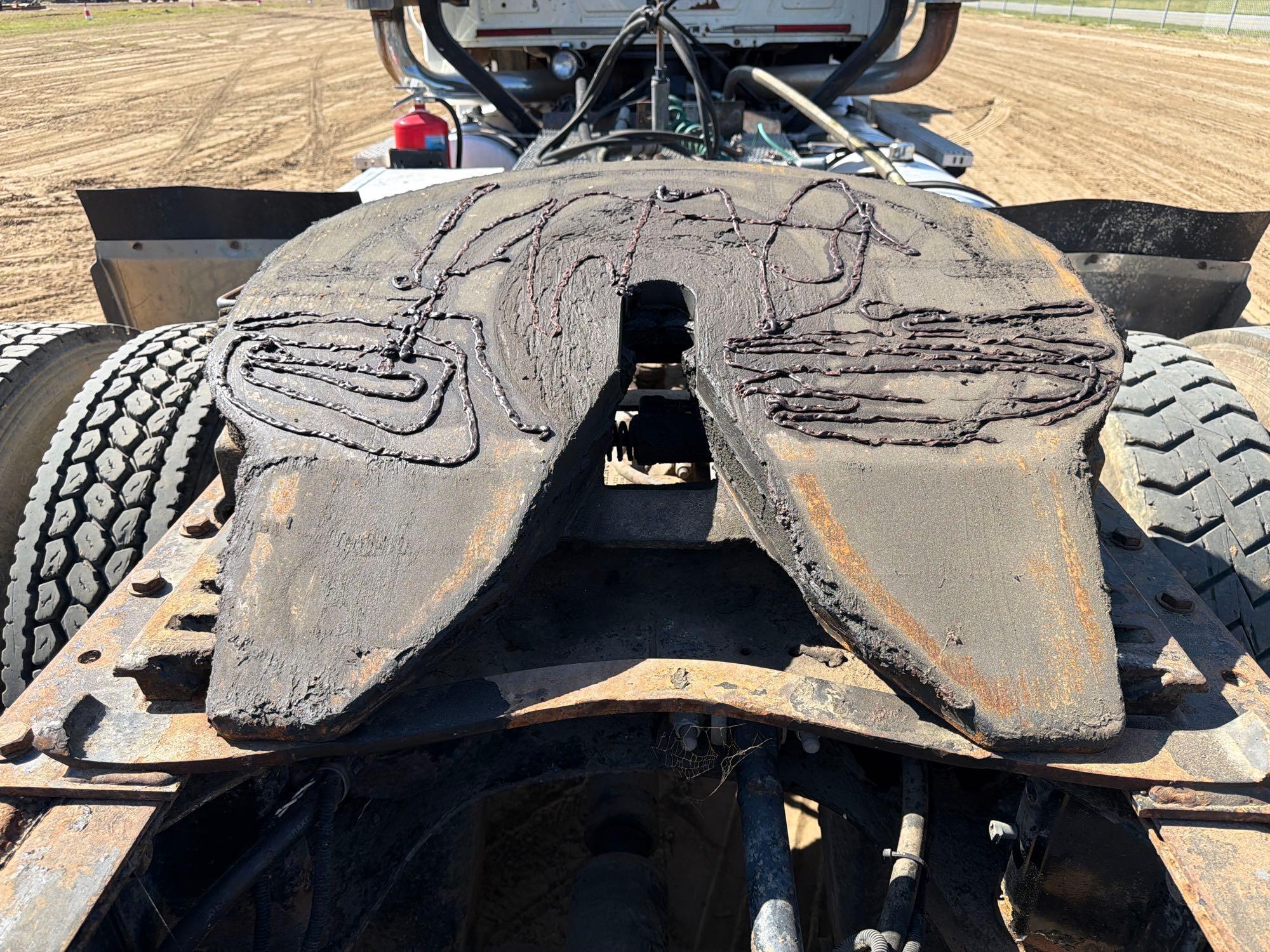 2001 Mack 613