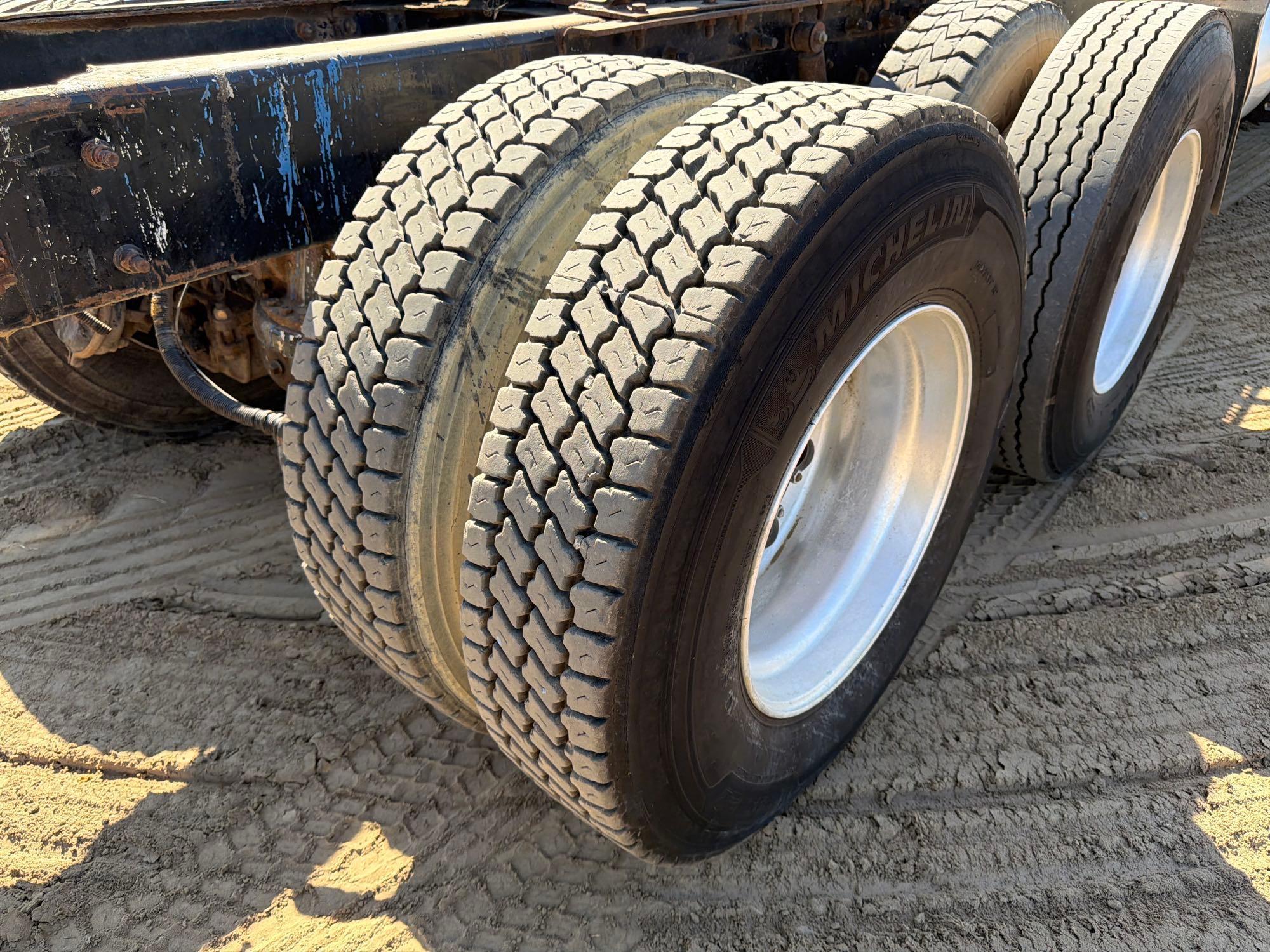 2001 Mack 613