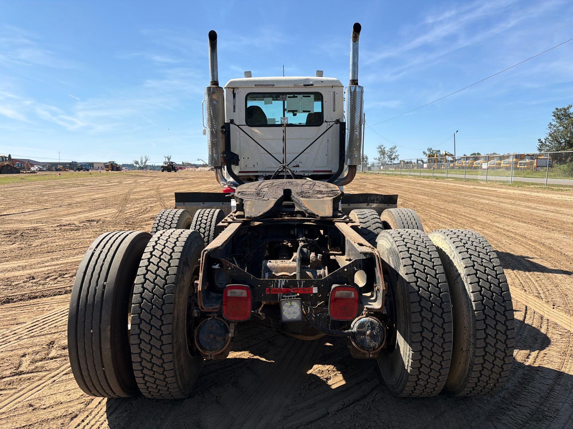 2001 Mack 613