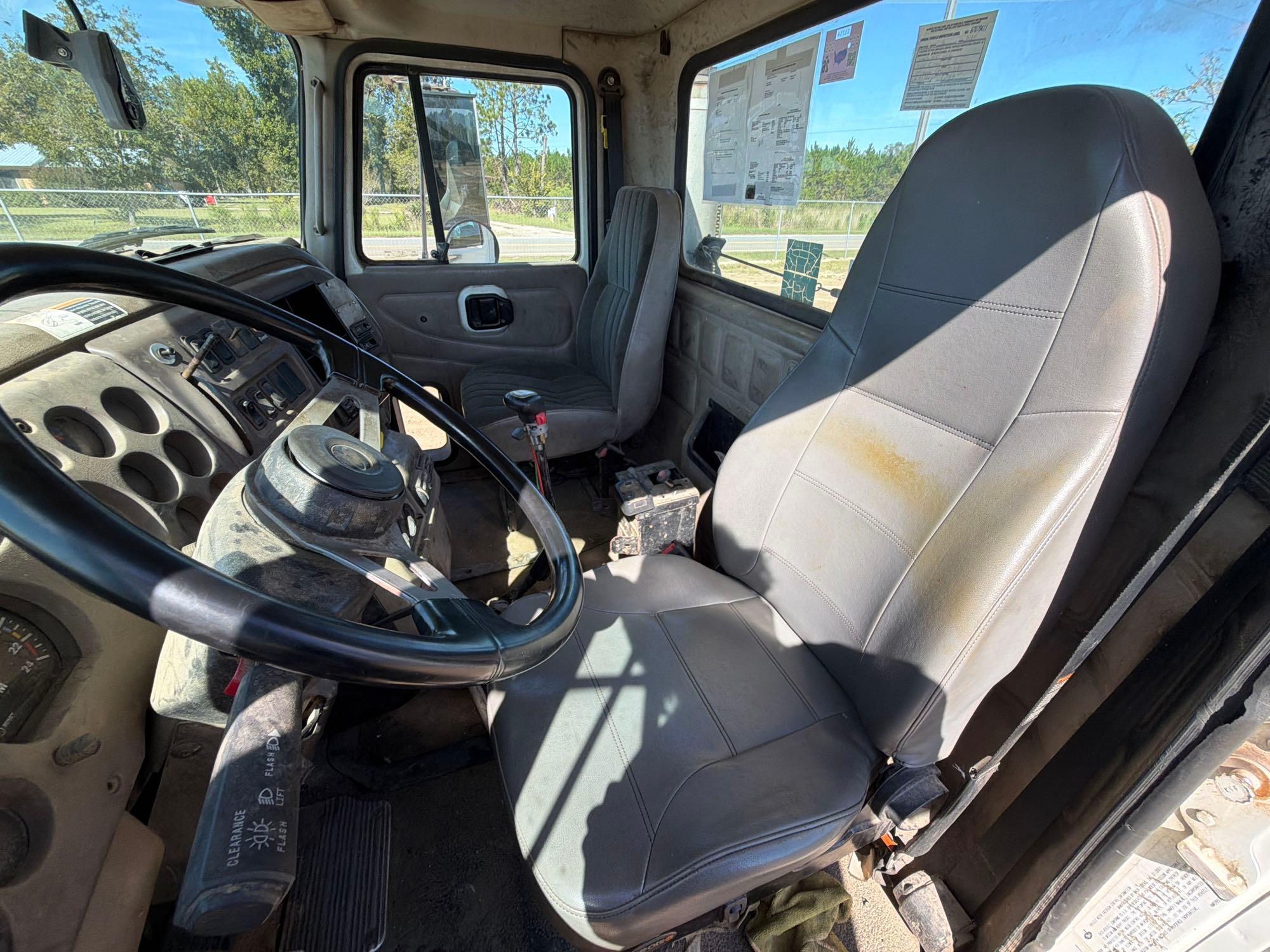 2001 Mack 613