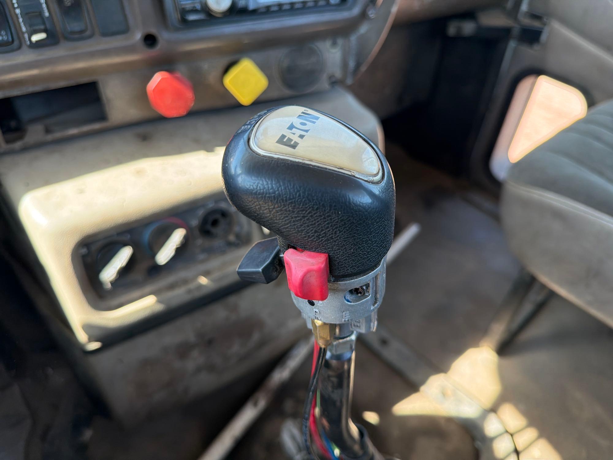 2001 Mack 613