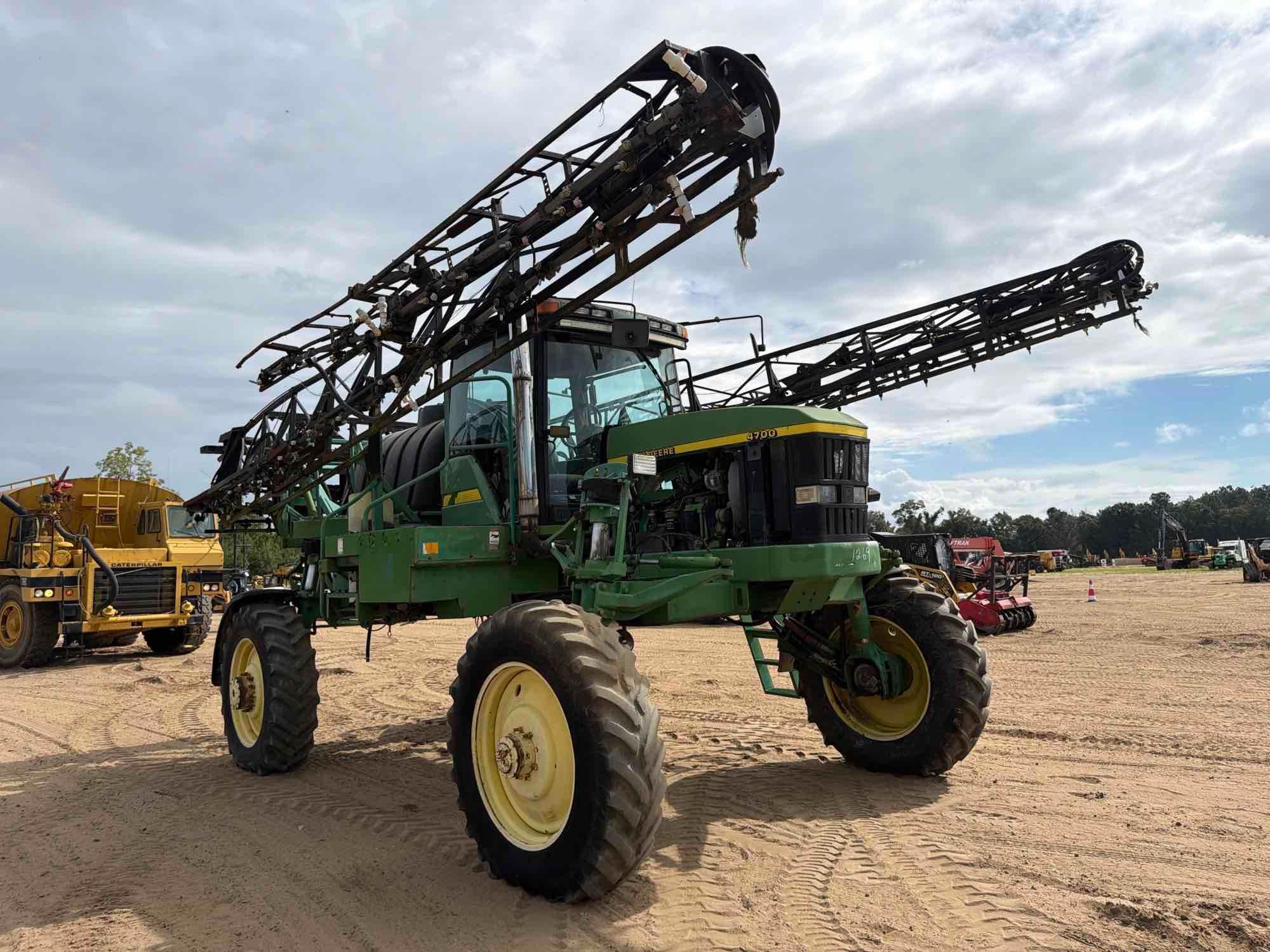 John Deere 4700