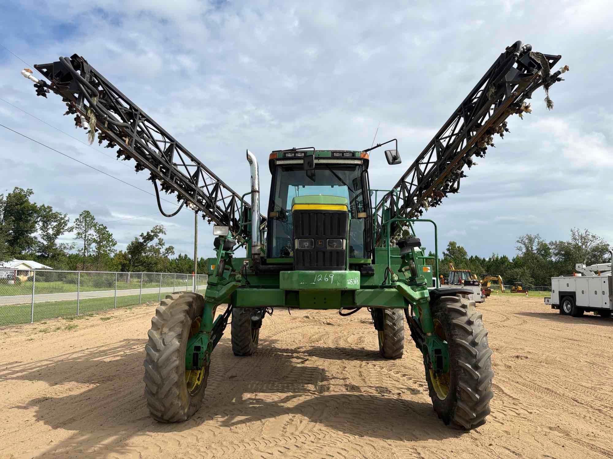 John Deere 4700