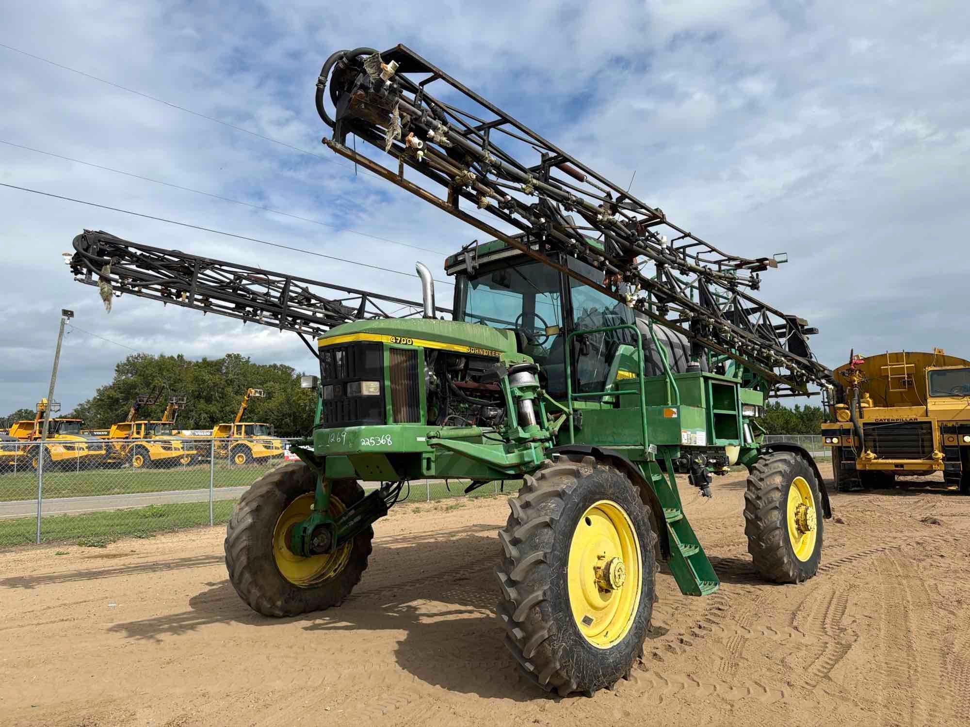 John Deere 4700