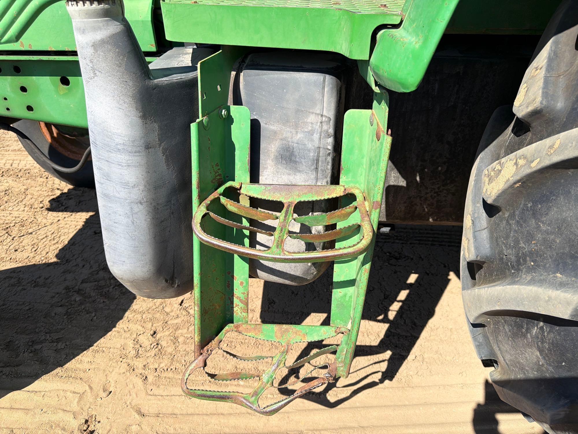 2004 John Deere 6215