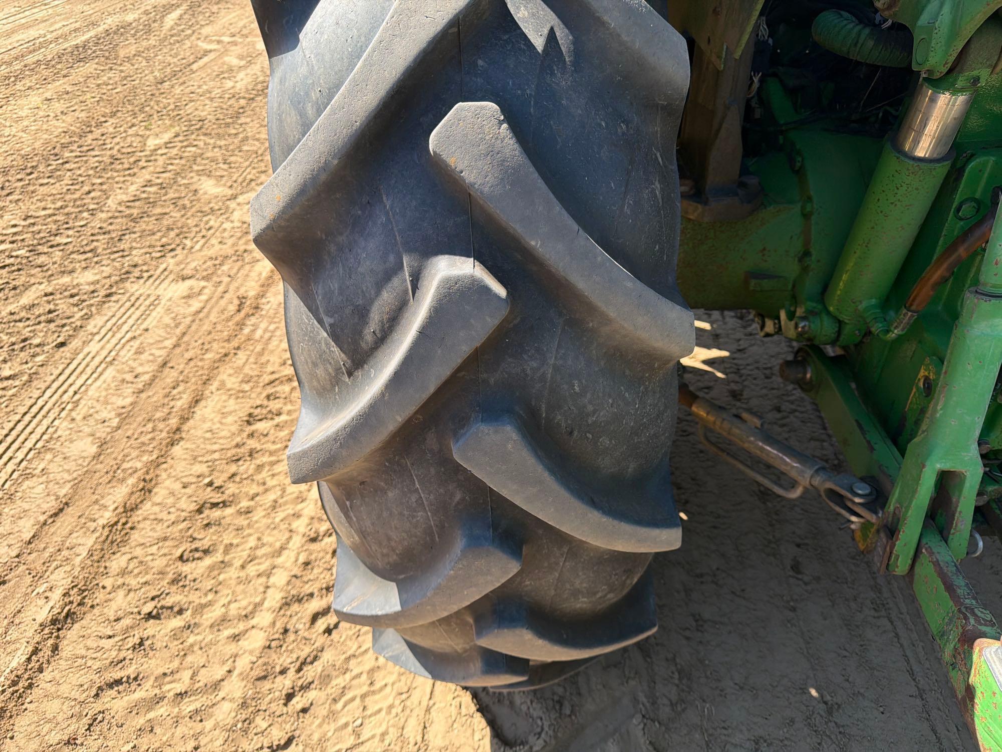 2004 John Deere 6215