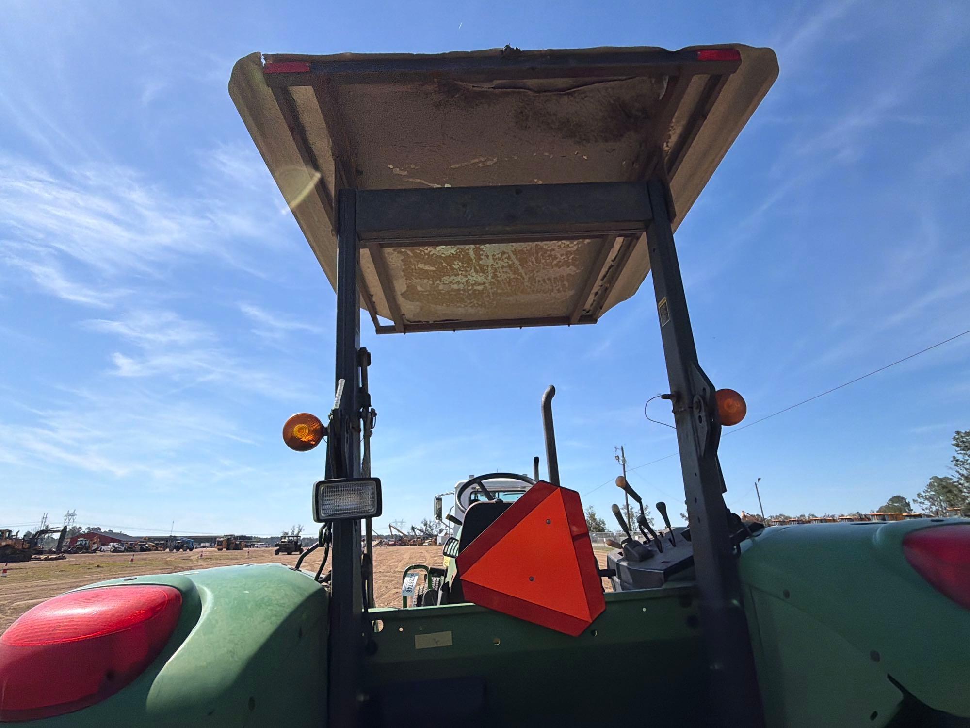 2004 John Deere 6215