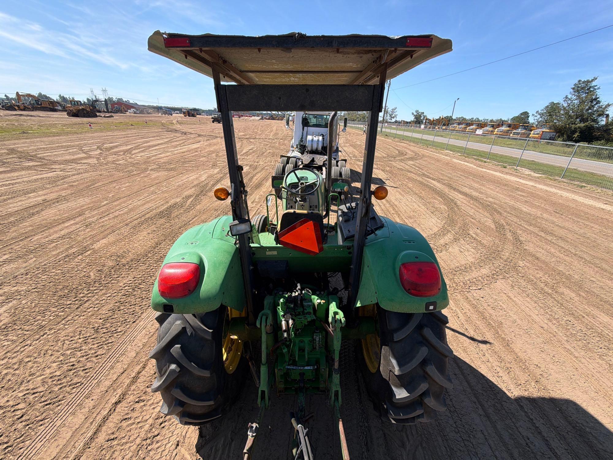 2004 John Deere 6215
