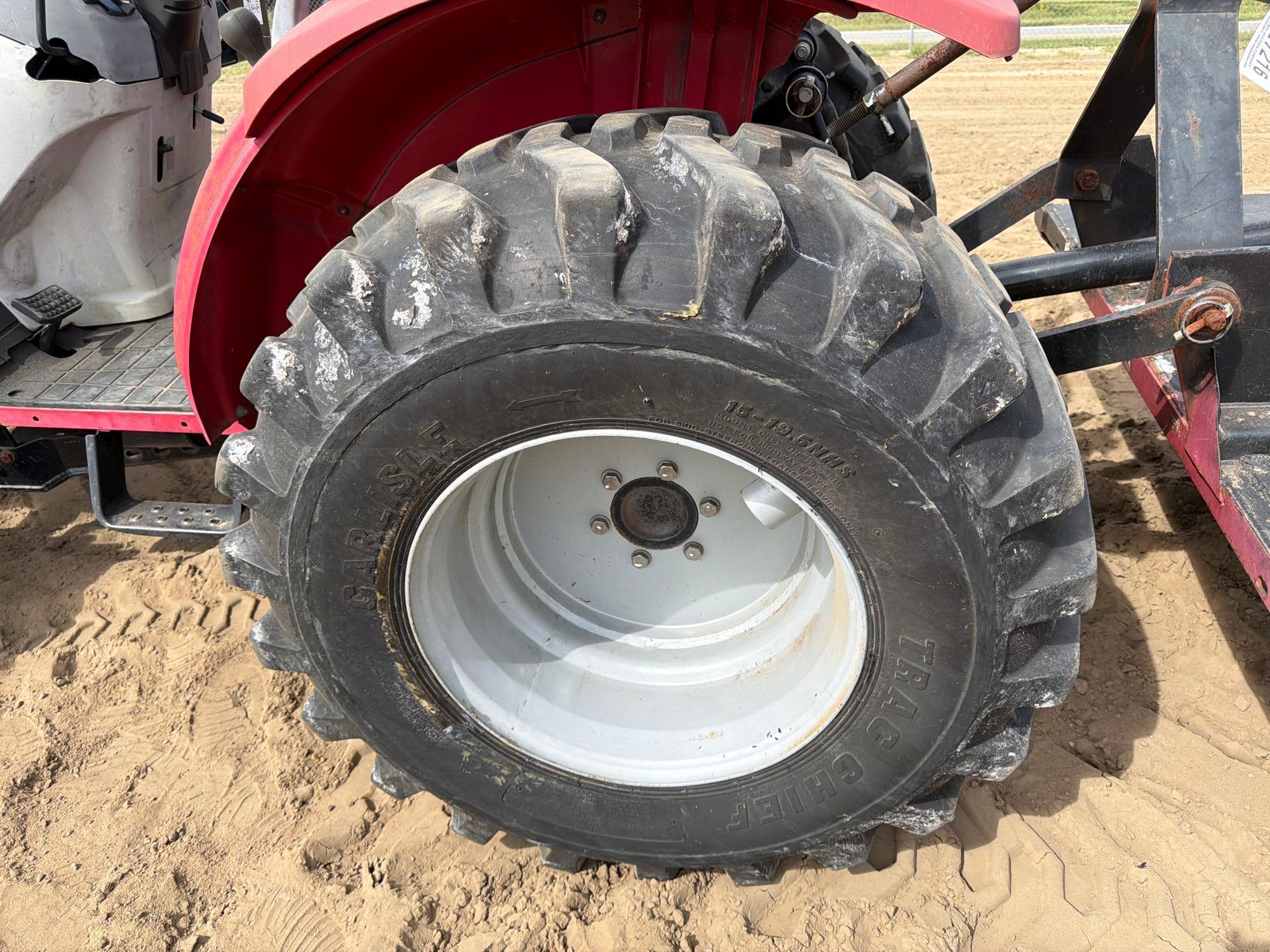 2016 Mahindra 1526