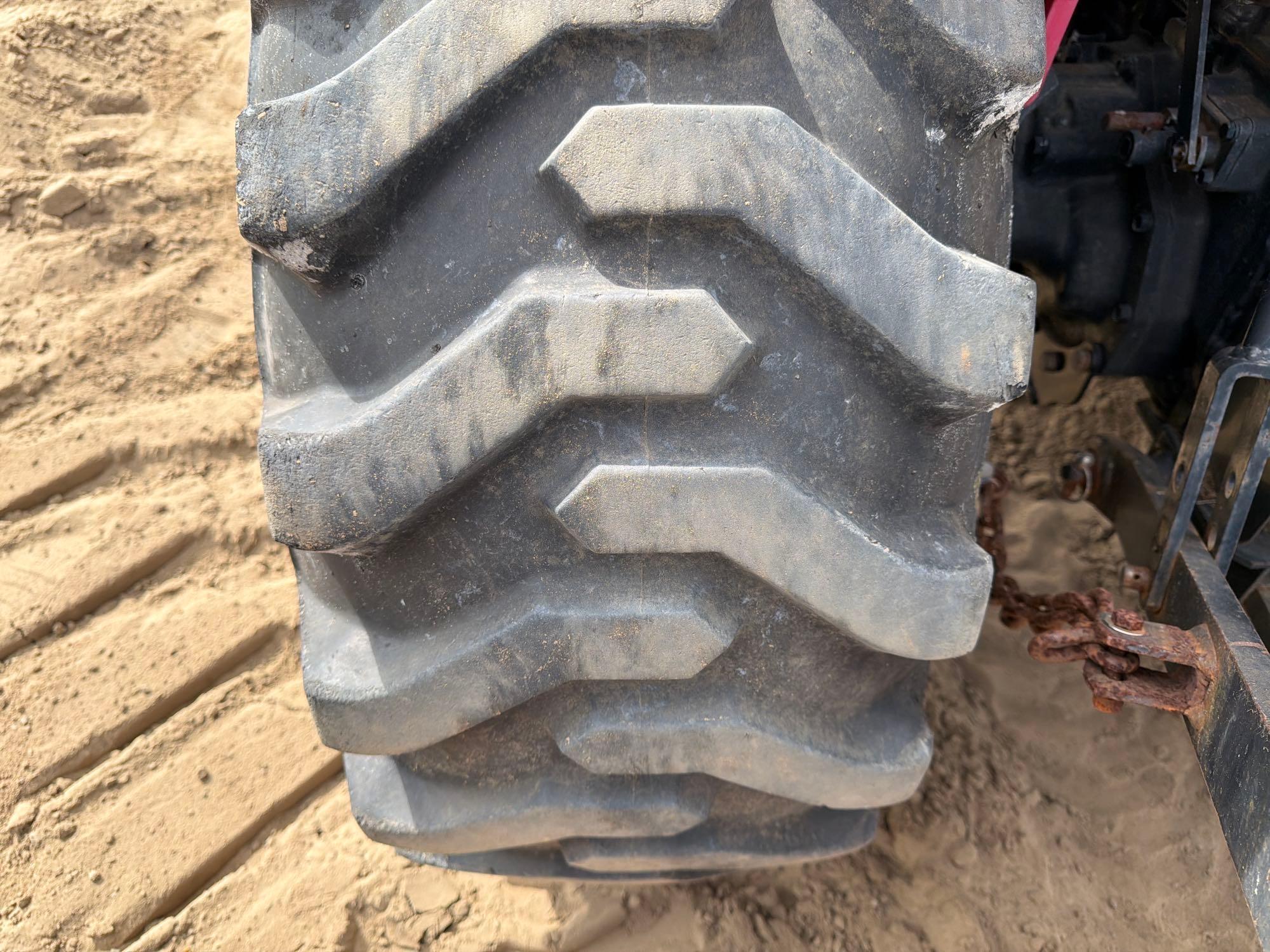 2016 Mahindra 1526