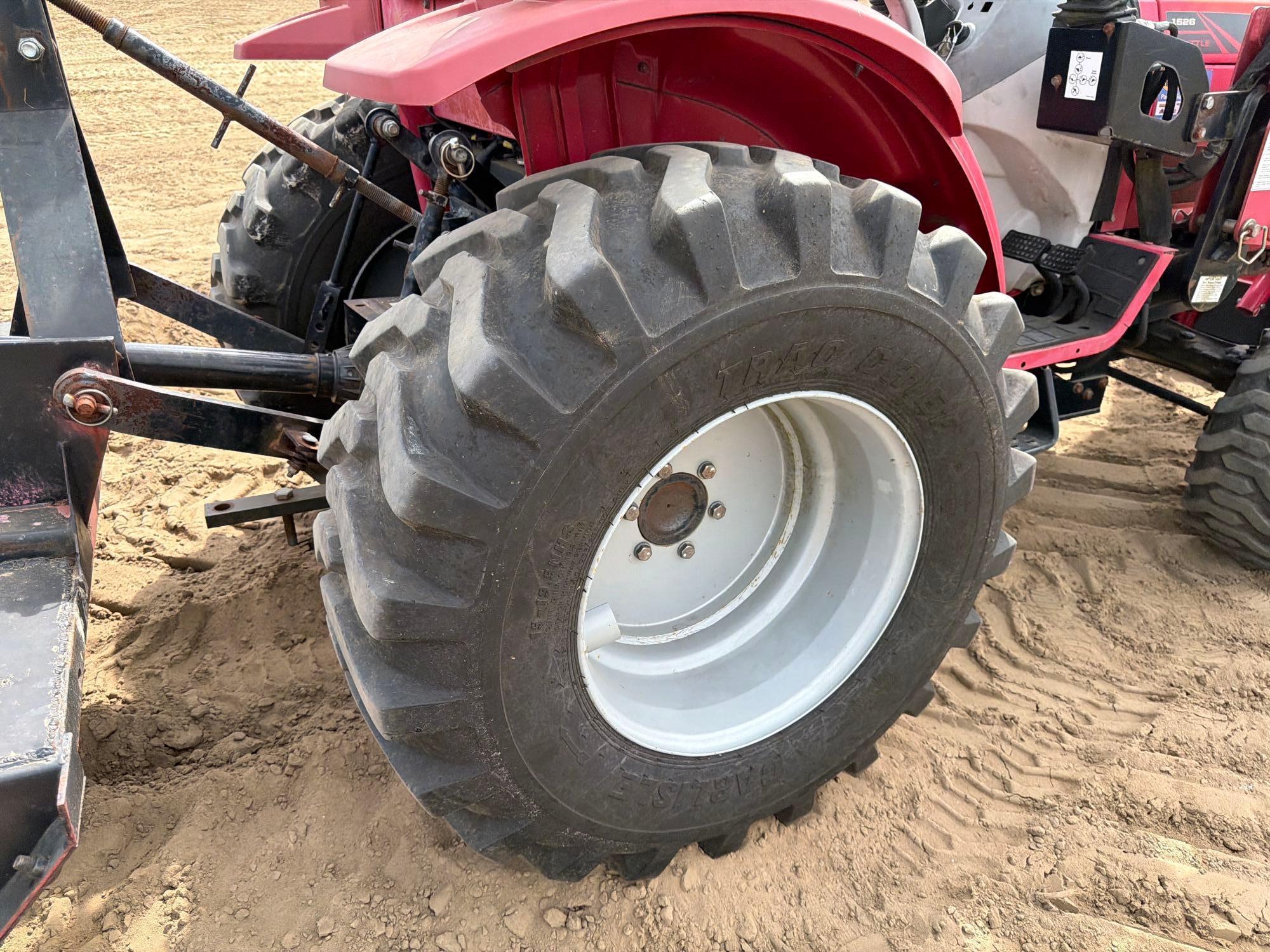 2016 Mahindra 1526