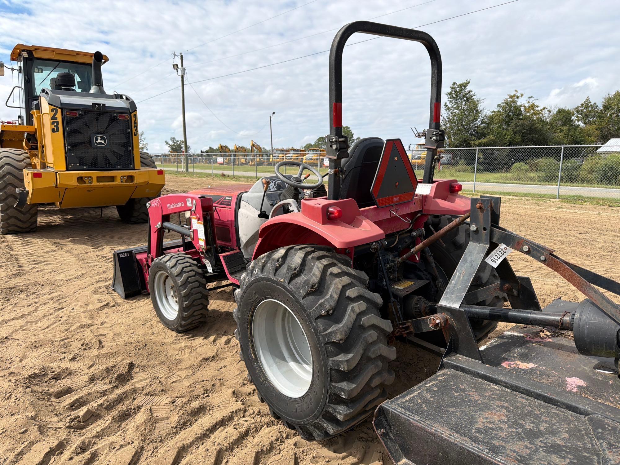 2016 Mahindra 1526