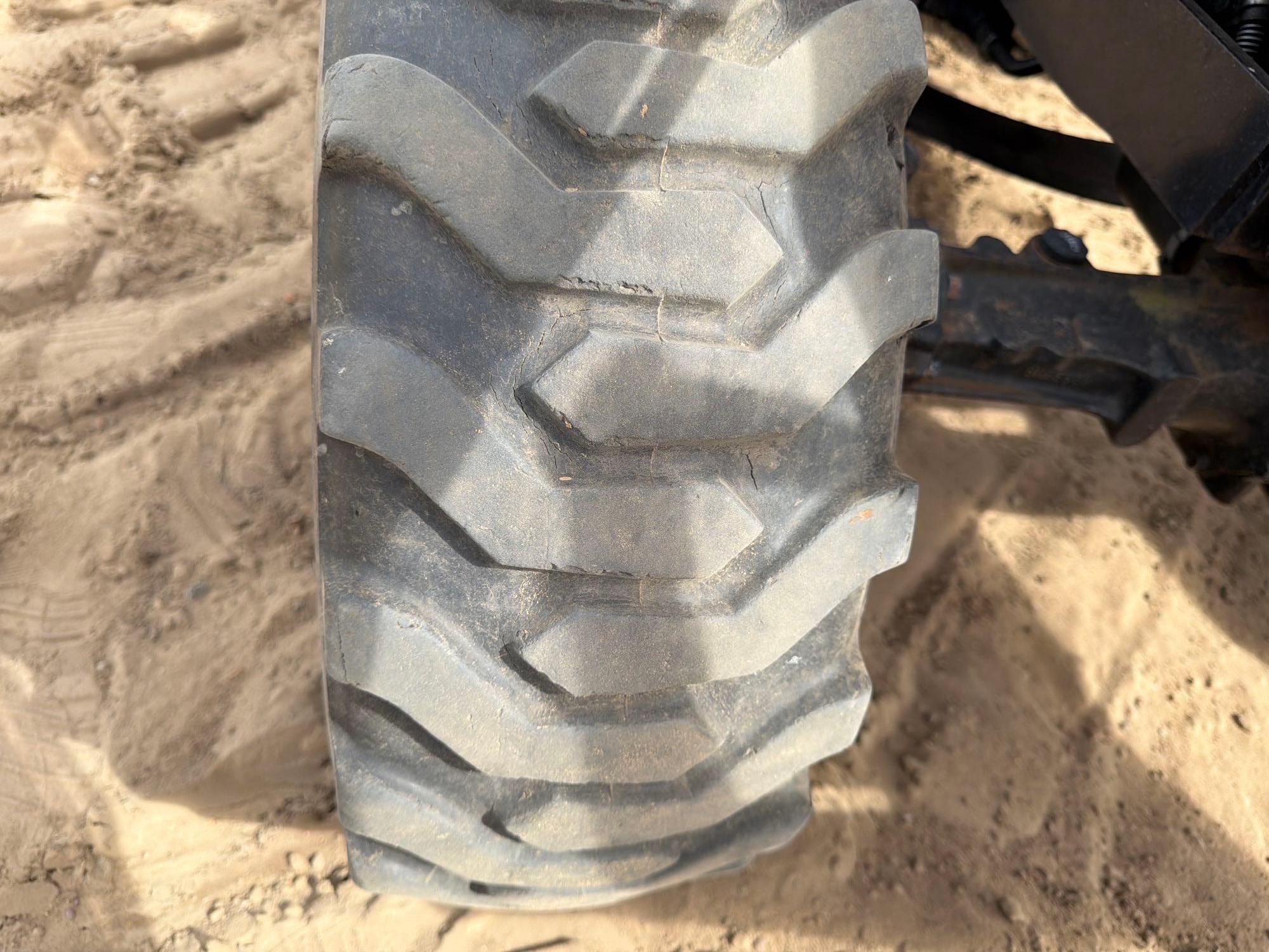 2016 Mahindra 1526