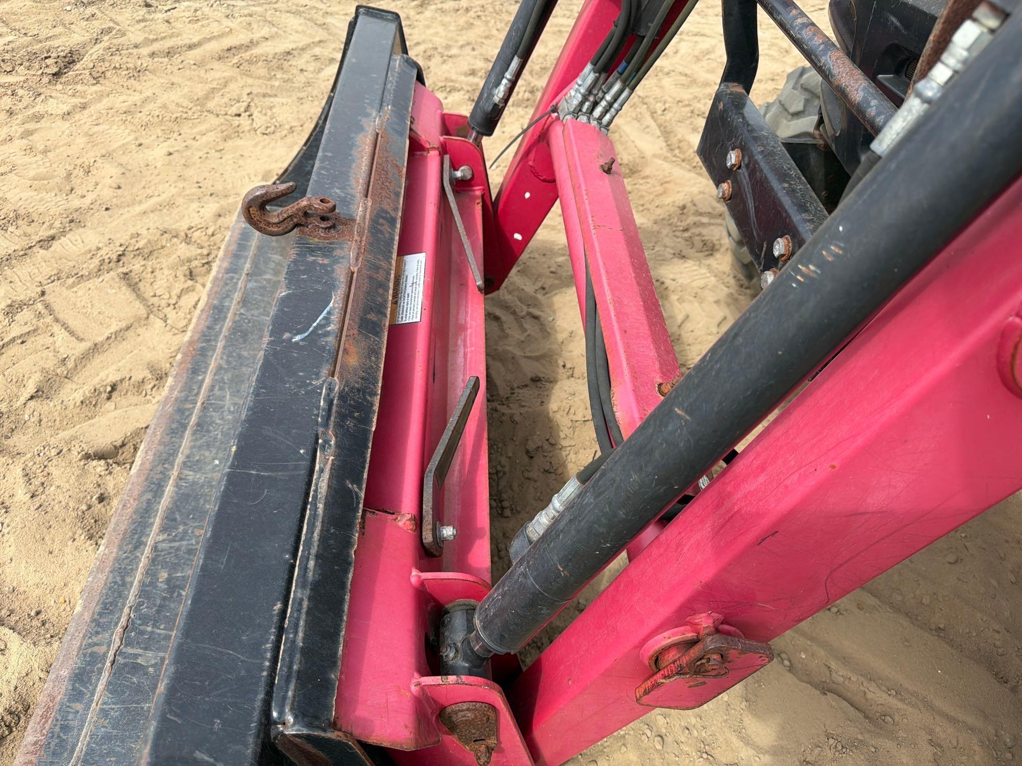2016 Mahindra 1526