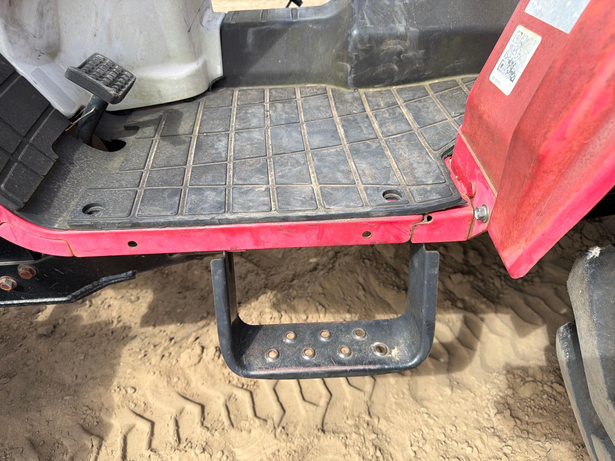 2016 Mahindra 1526