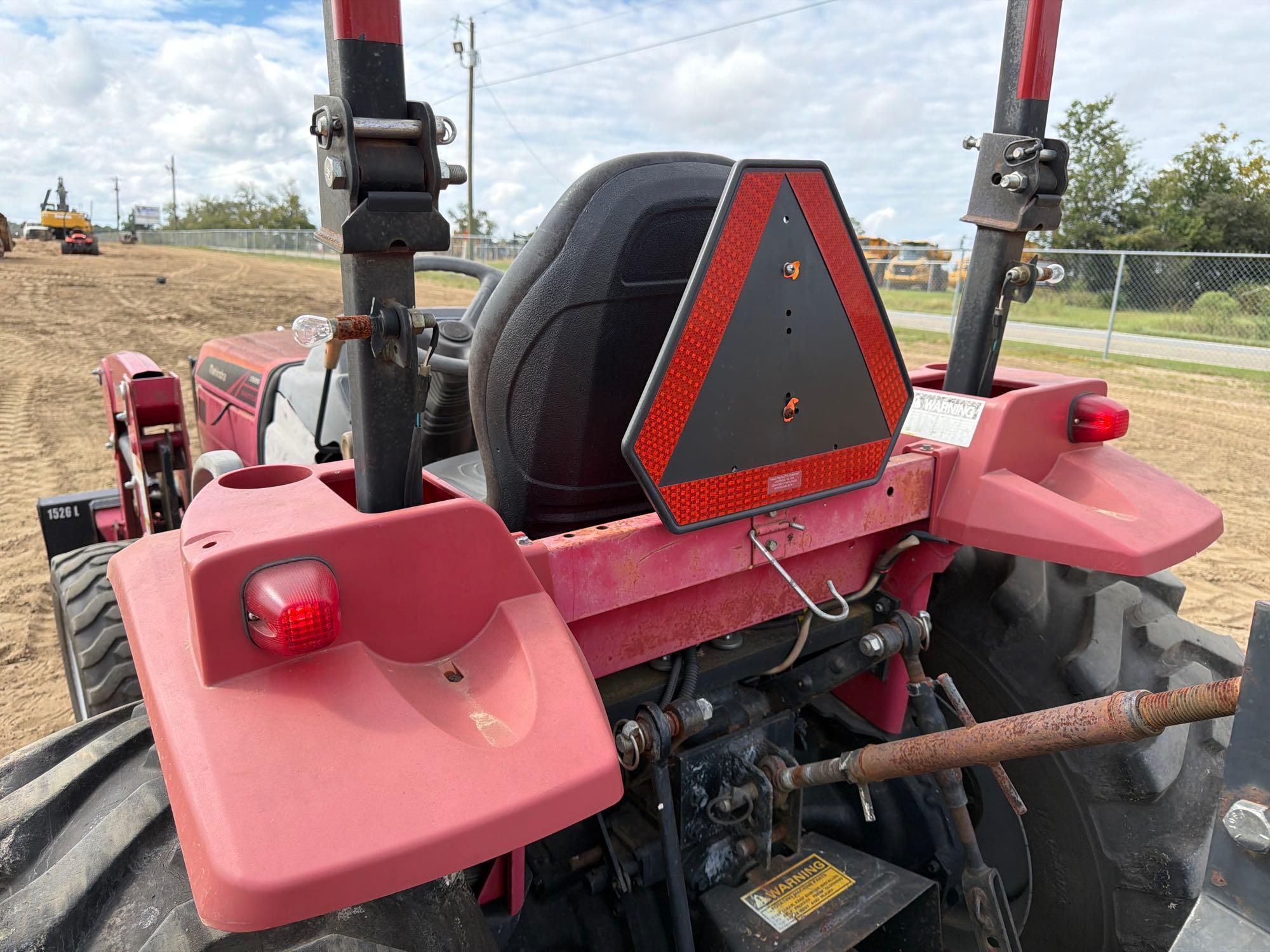 2016 Mahindra 1526