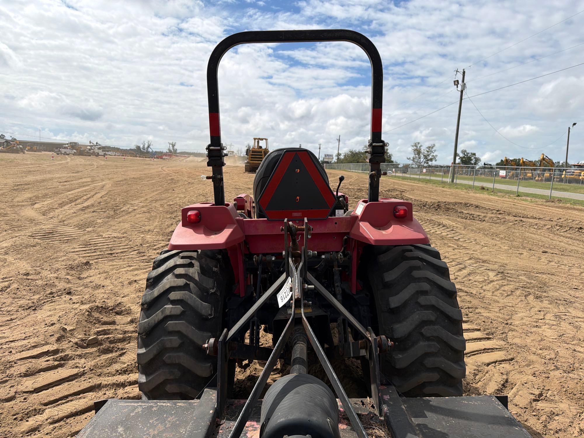 2016 Mahindra 1526
