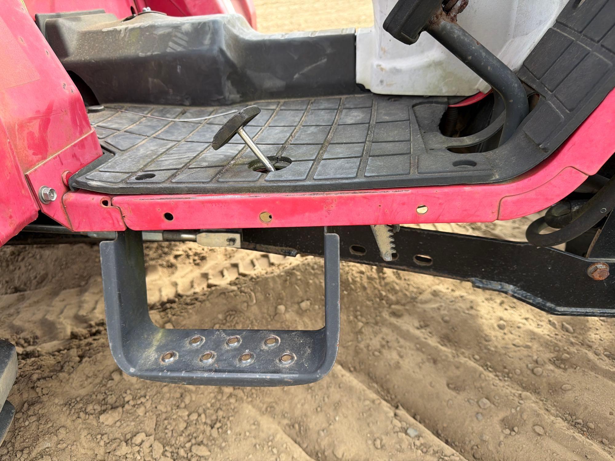 2016 Mahindra 1526