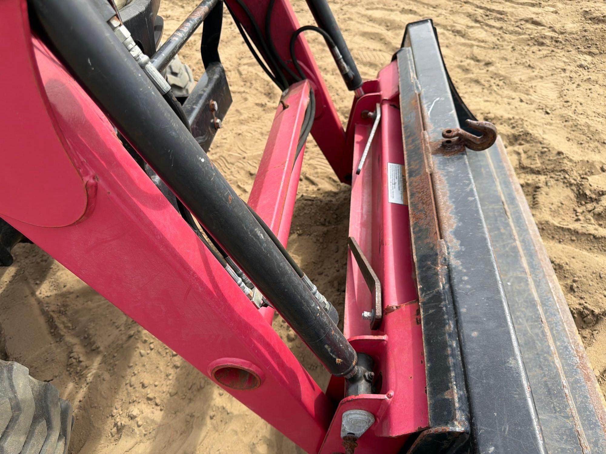 2016 Mahindra 1526