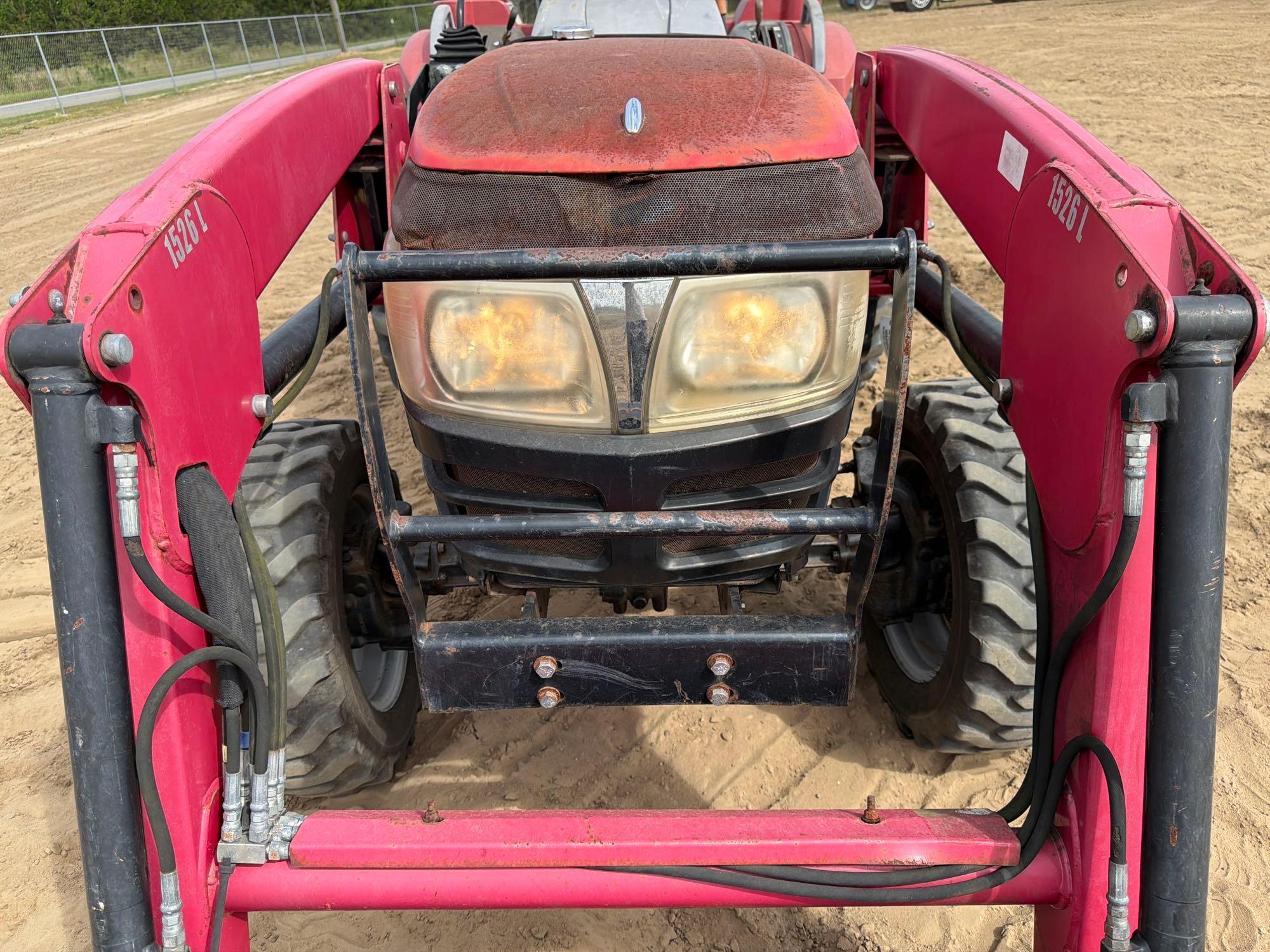 2016 Mahindra 1526